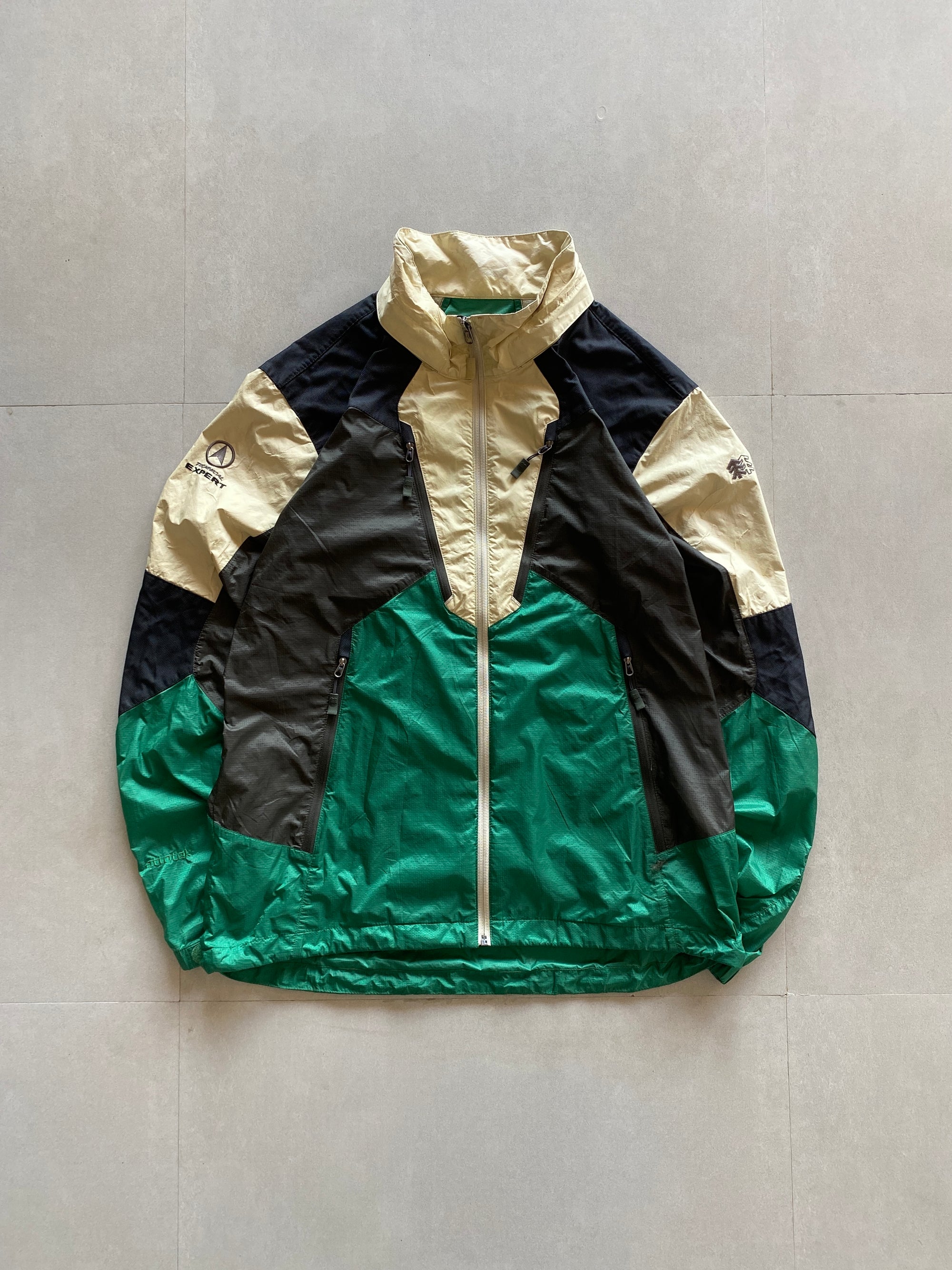 HIKING JACKET - L