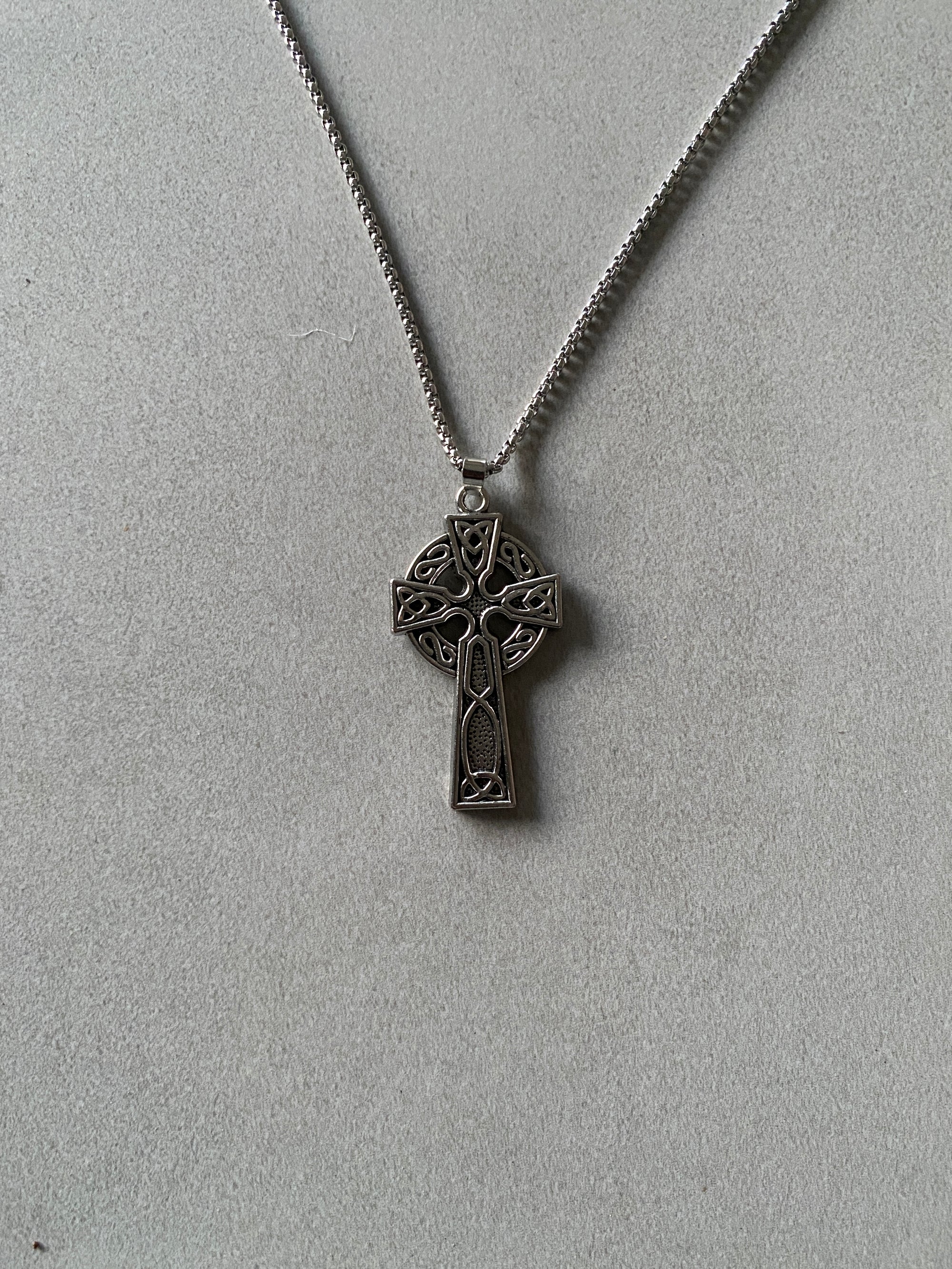 CELTIC CROSS PENDANT CHAIN