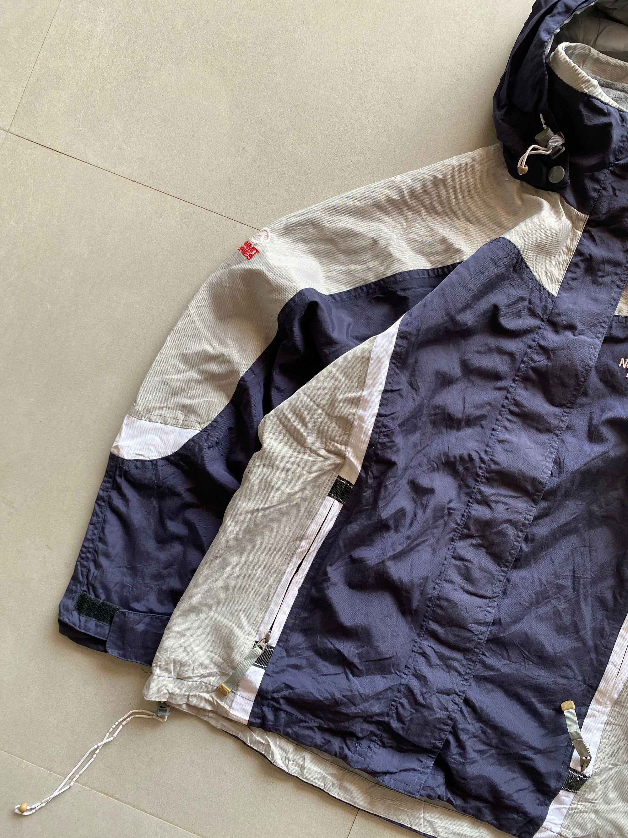 THE NORTH FACE HYVENT SKI JACKET - M