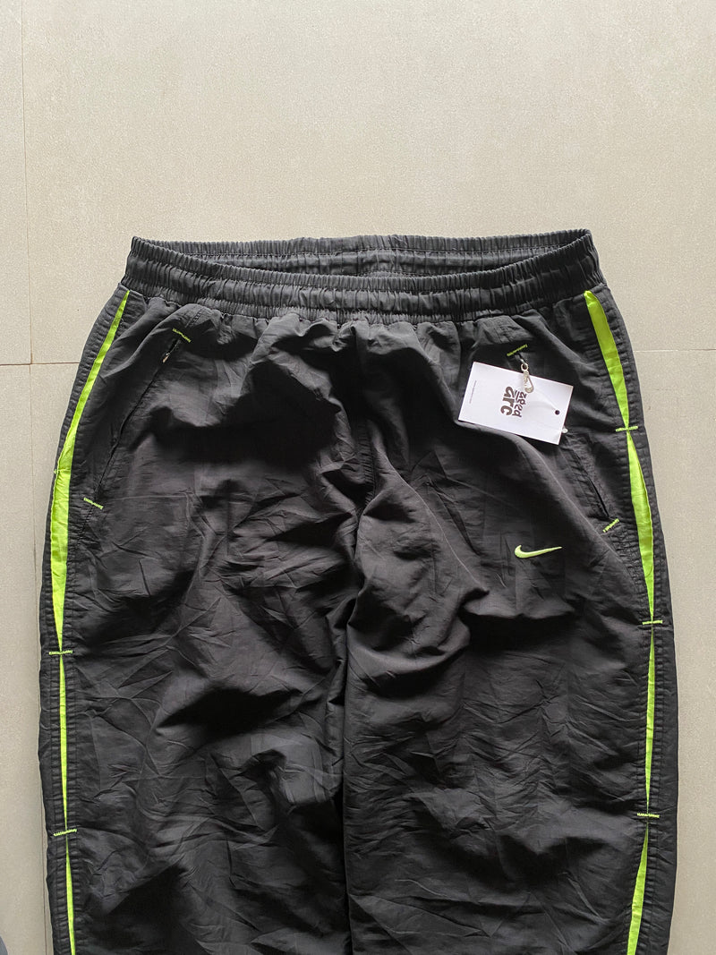 VINTAGE NIKE BAGGY TRACK PANT - M