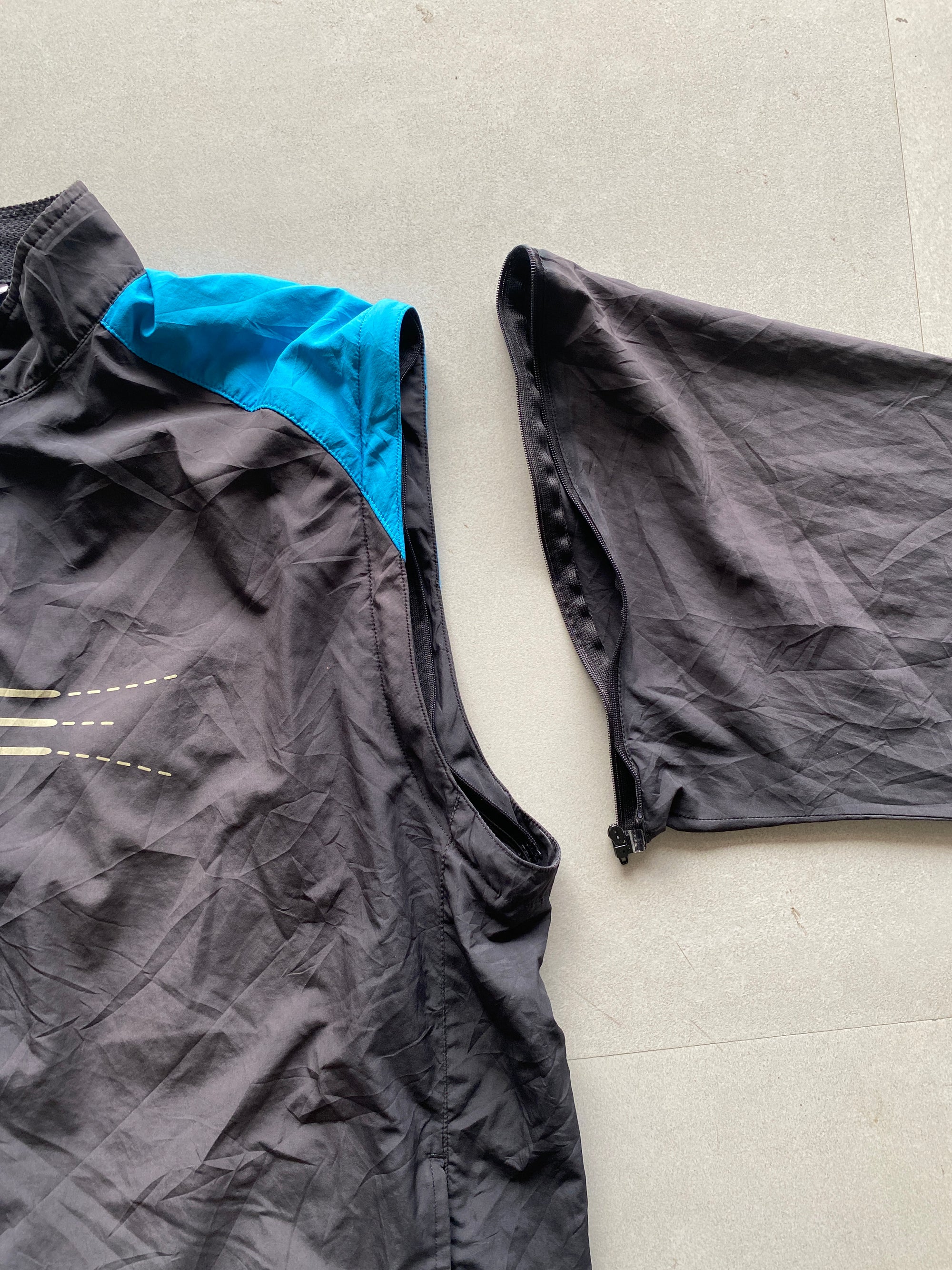 ADIDAS CONVERTIBLE JACKET - XL