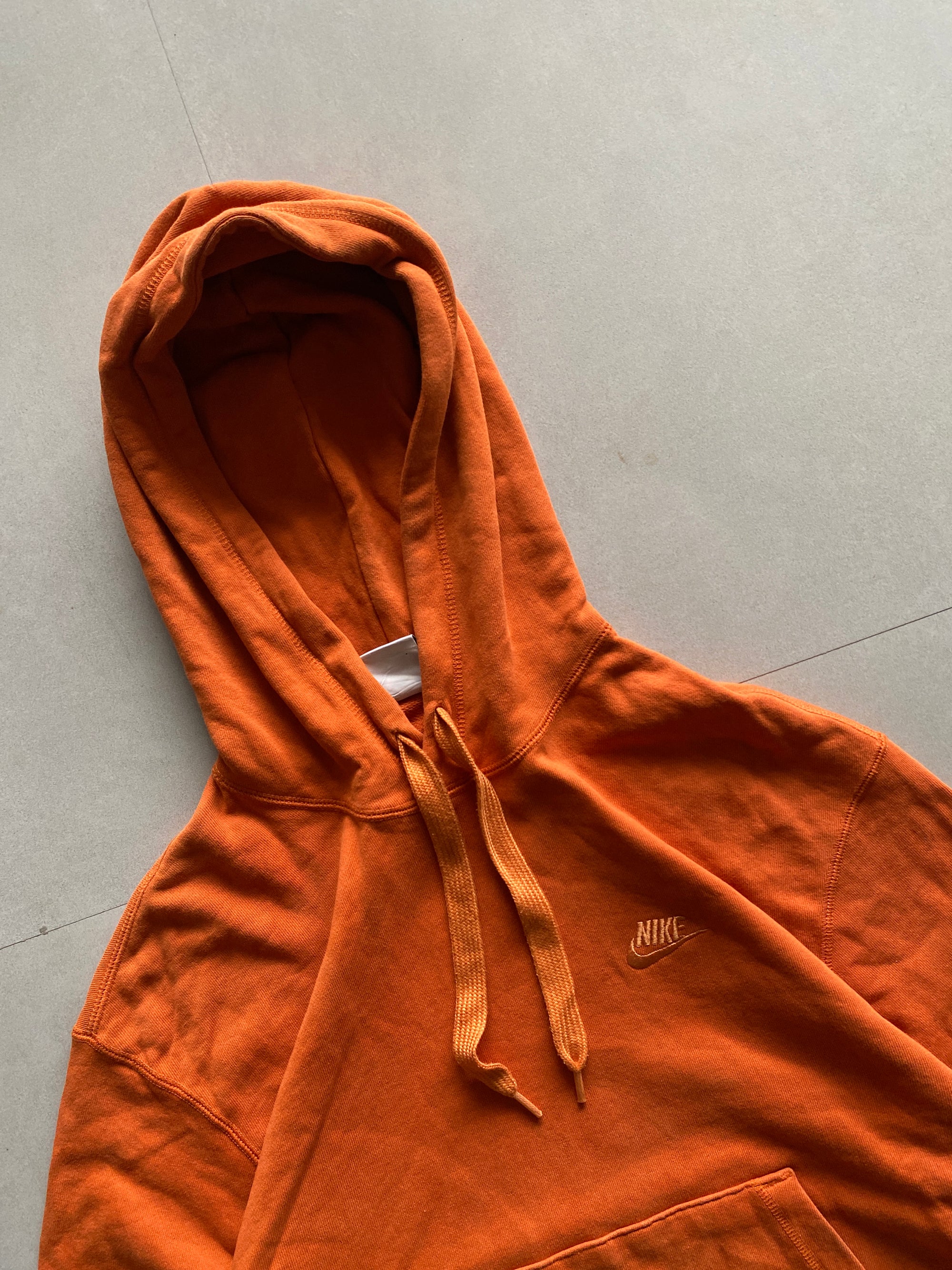 VINTAGE NIKE HOODIE - L
