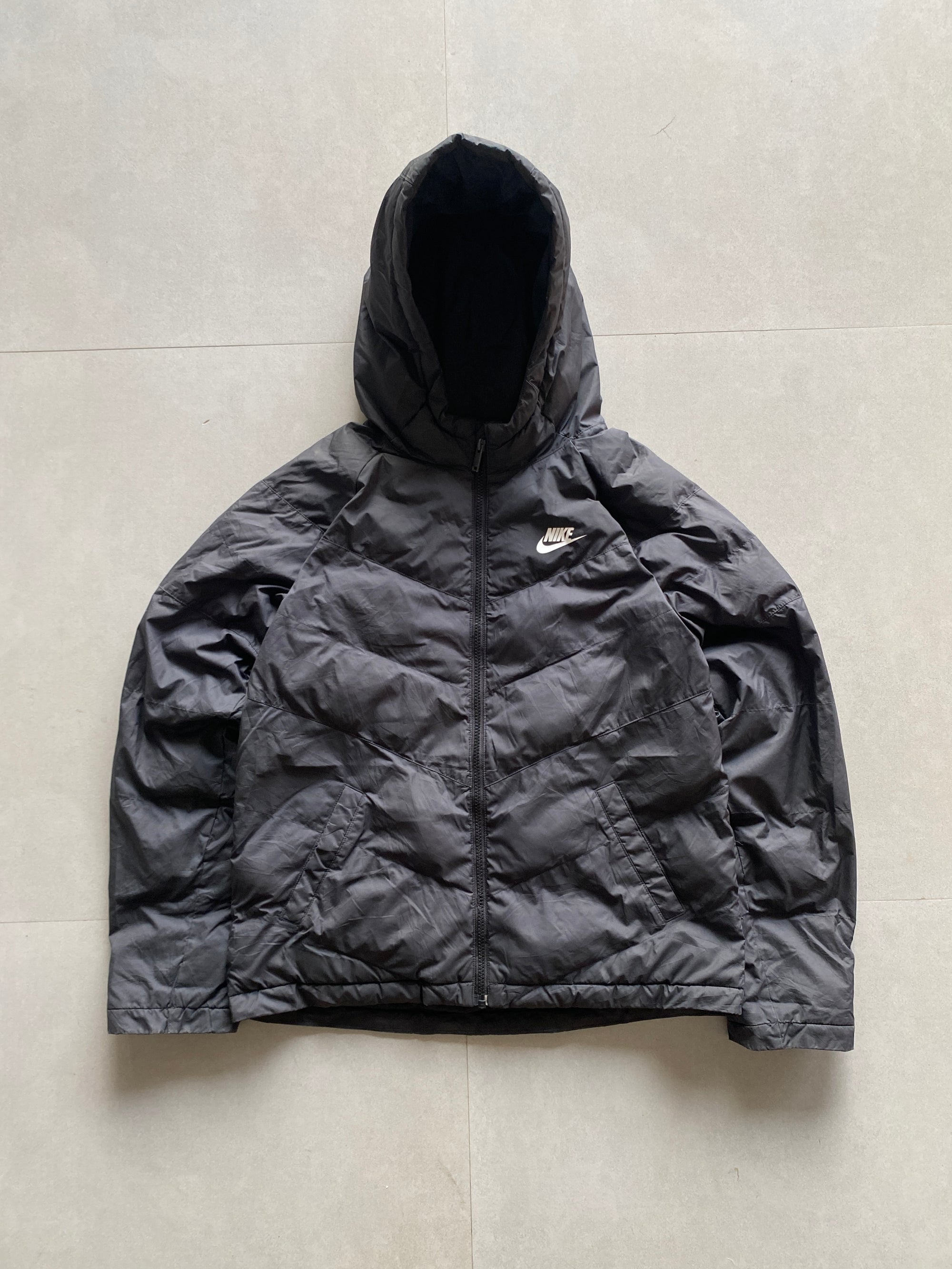 NIKE SYNTHETIC FILL HOODED PUFFER JACKET - S