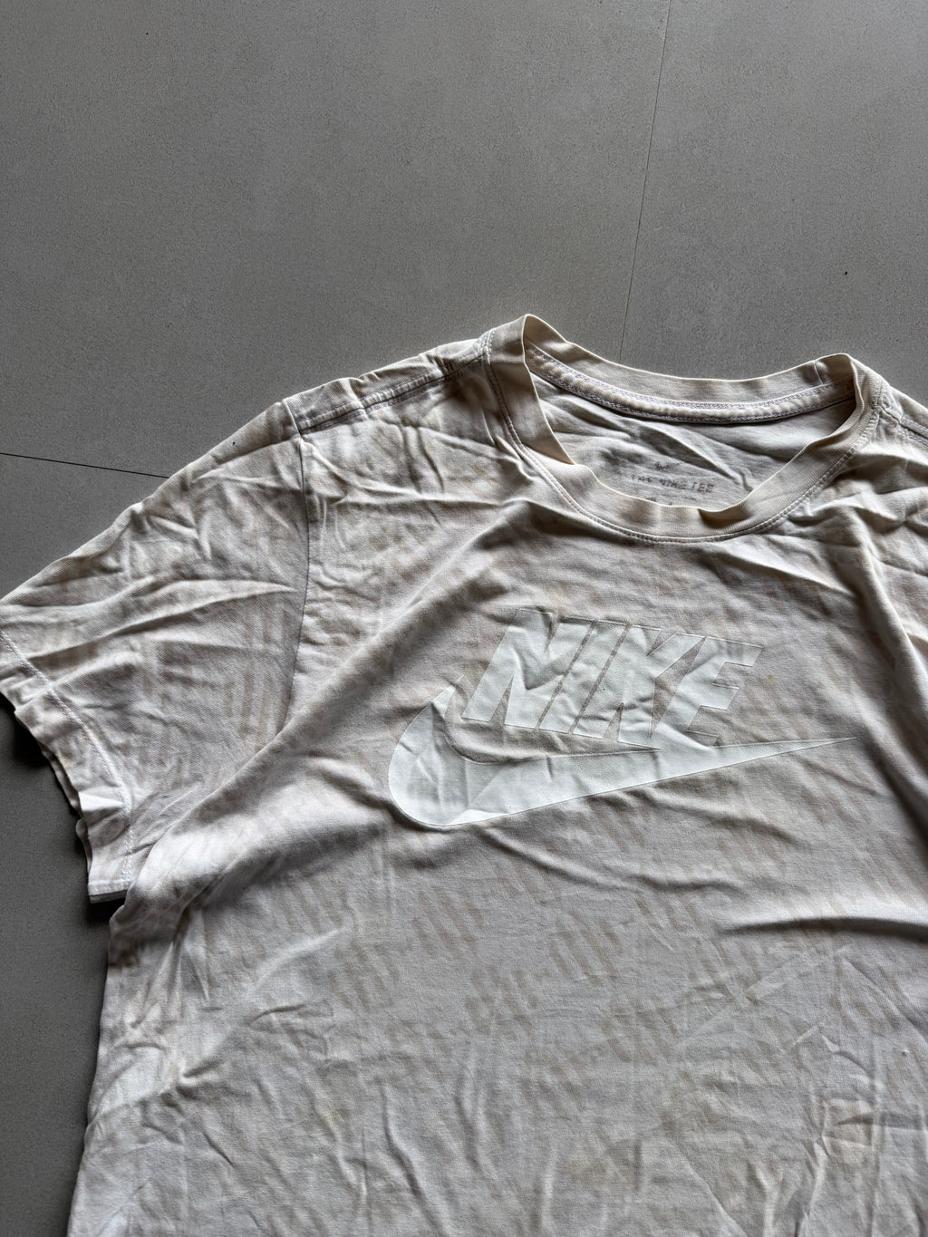 NIKE LOGO TEE - L