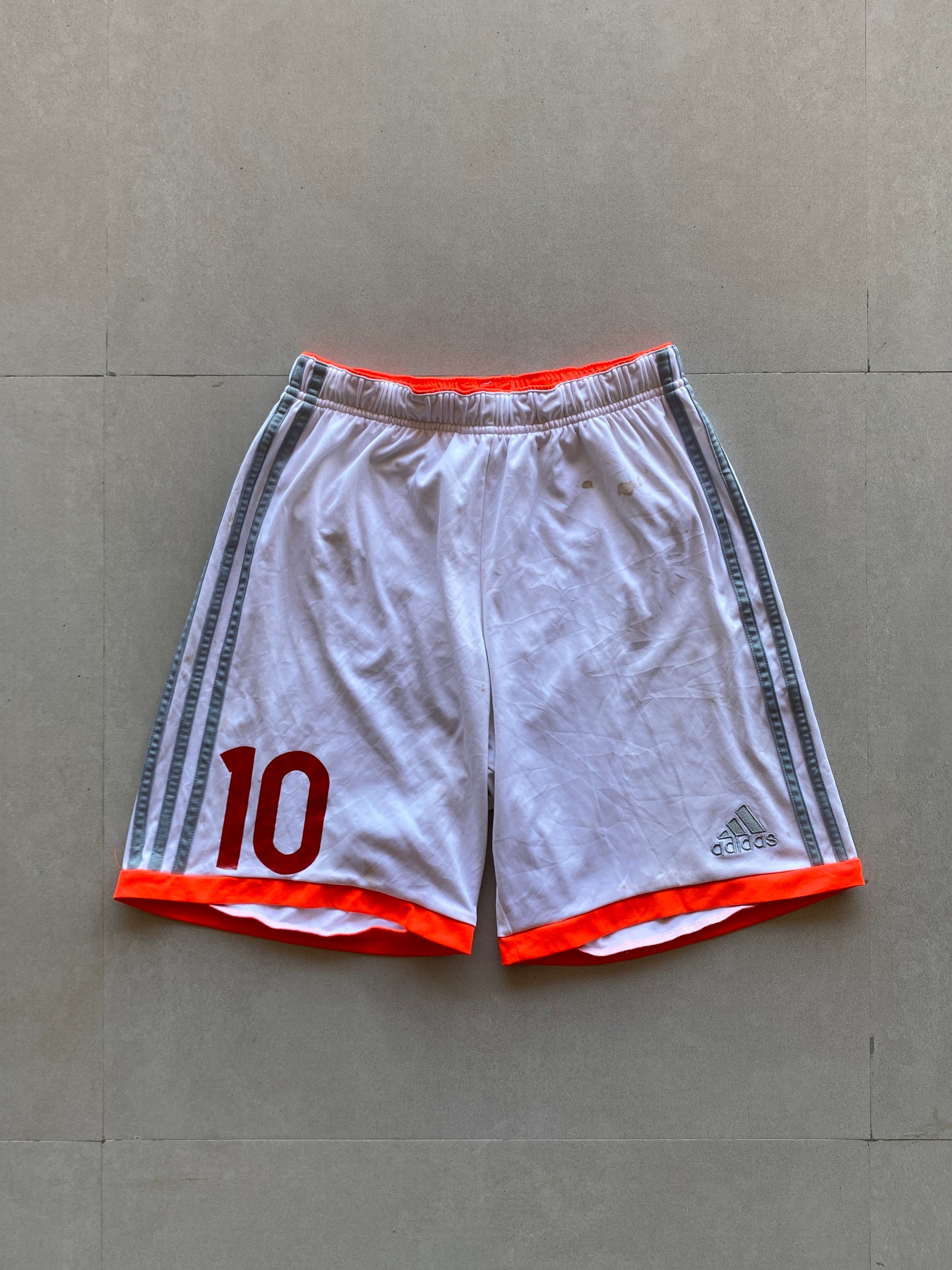 ADIDAS WHITE SHORTS - M