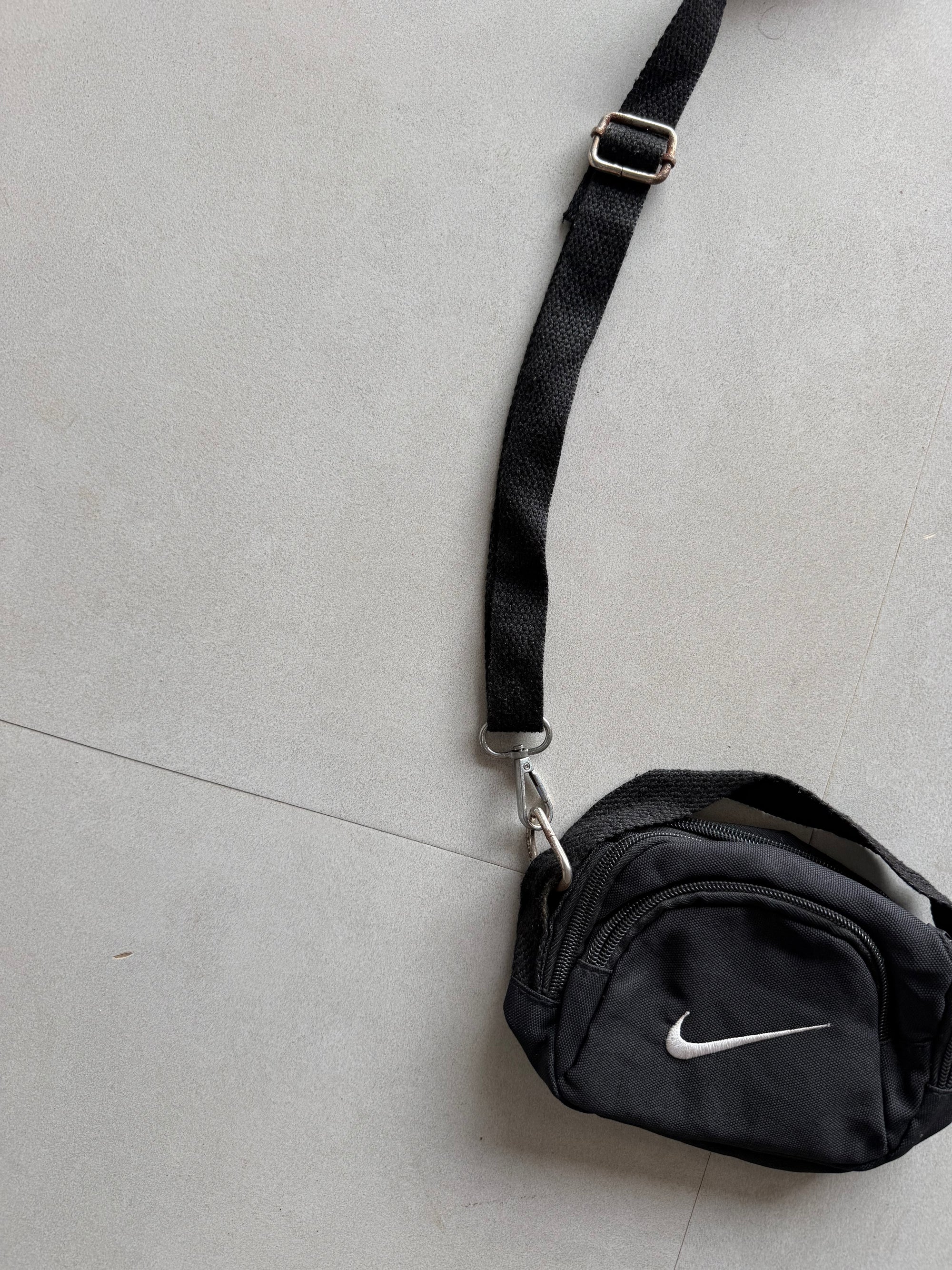 NIKE SMALL SLING BAG