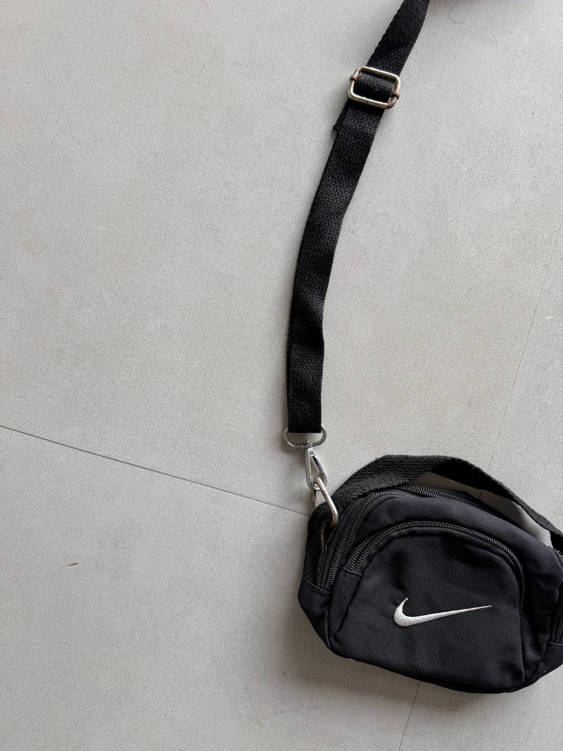 NIKE SMALL SLING BAG