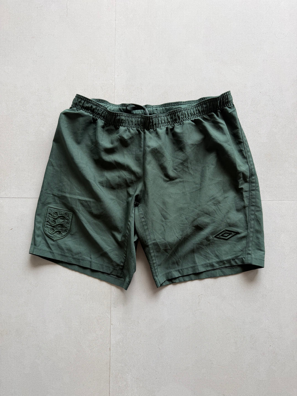 VINTAGE UMBRO ENGLAND SHORTS - M