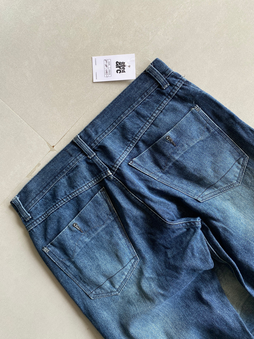 DIESEL INDUSTRY STRAIGHT FIT DENIM - M