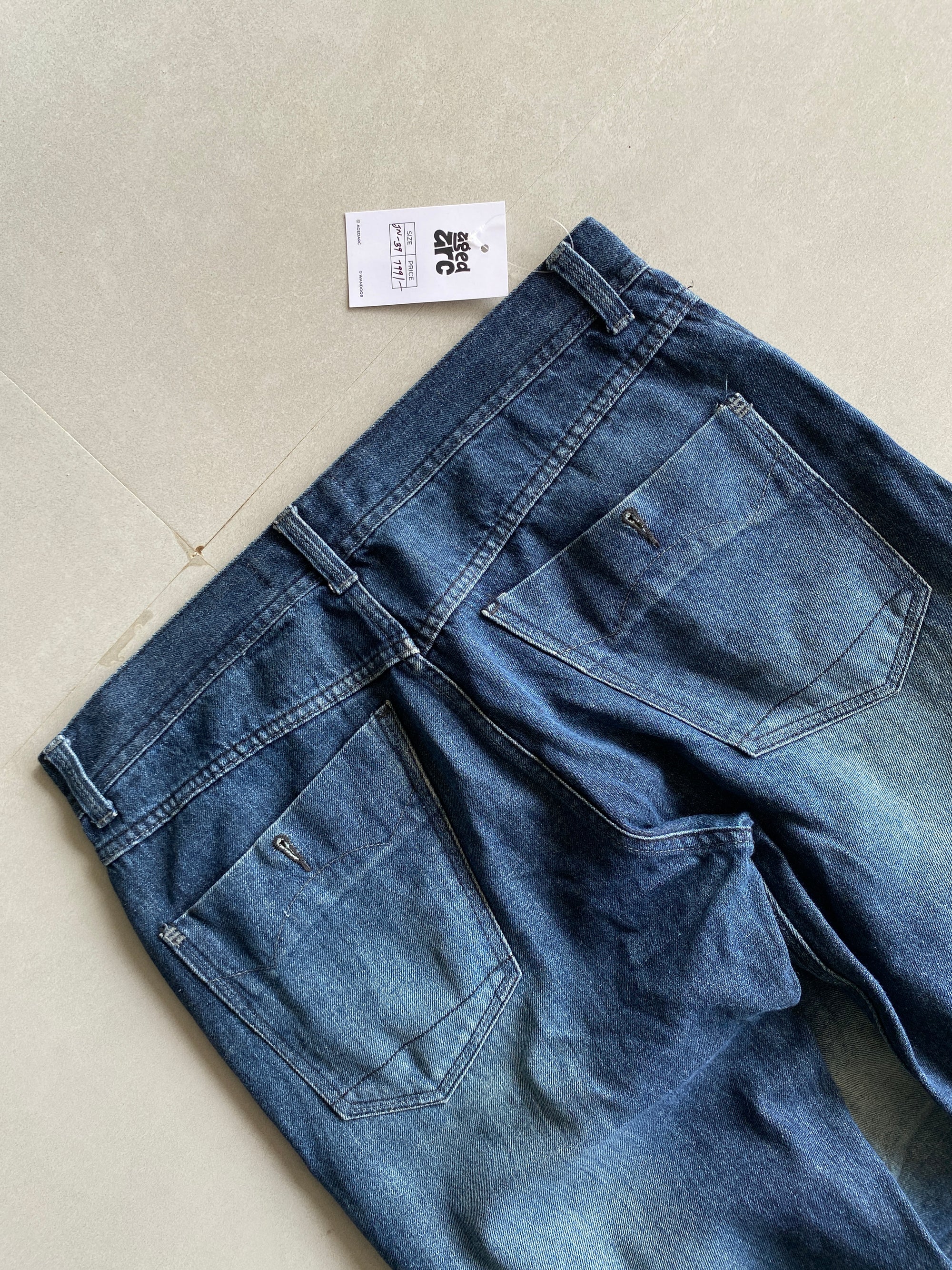 DIESEL INDUSTRY STRAIGHT FIT DENIM - M