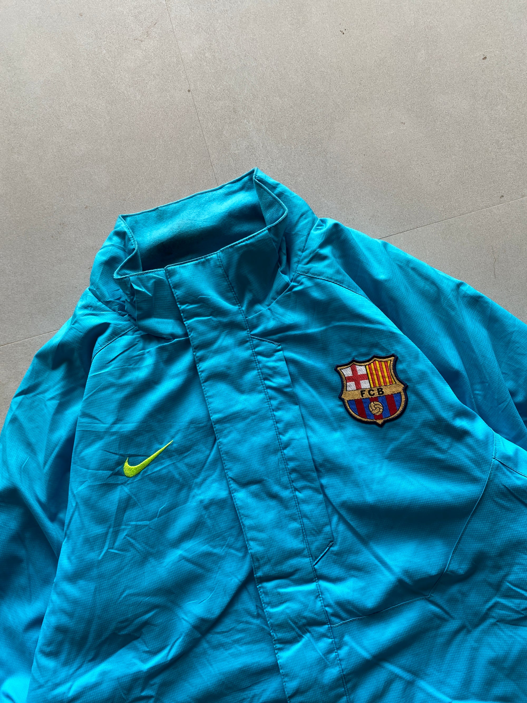 VINTAGE NIKE BARCELONA PUFFY JACKET - M