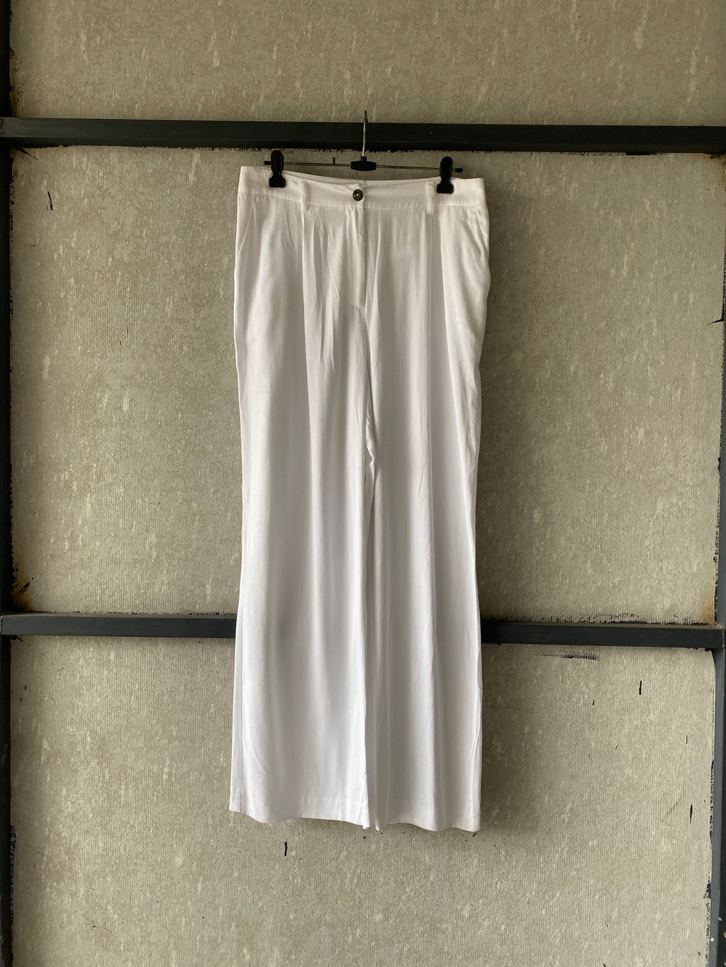 WHITE LABEL BAGGY TRACK PANT - M