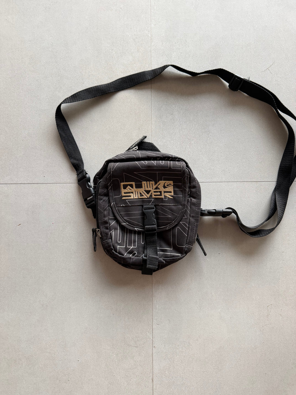 QUIK SILVER SLING BAG