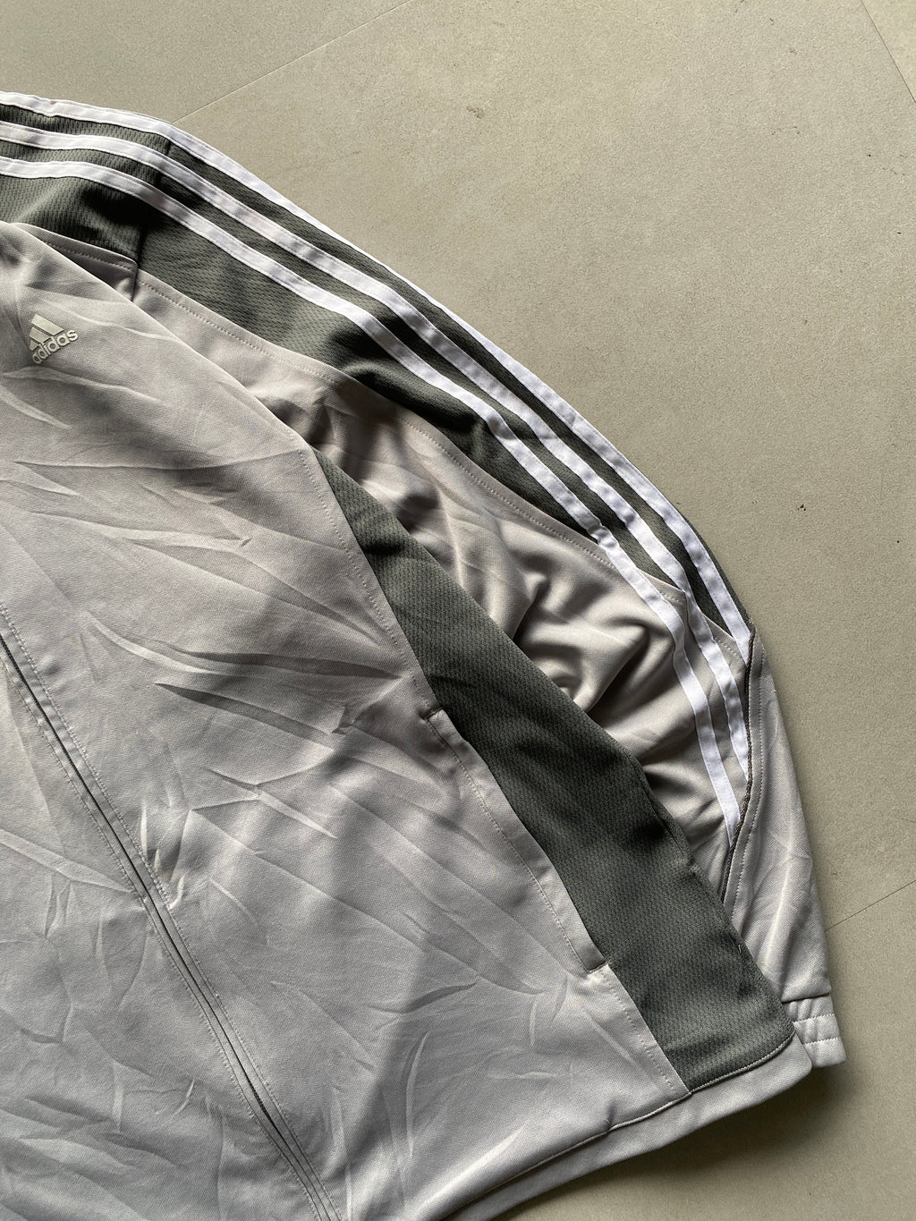 ADIDAS STRIPED JACKET - L