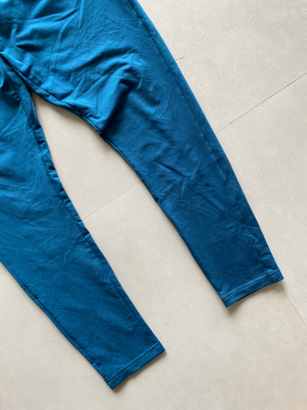 GYM SHARK SWEAT PANTS - M