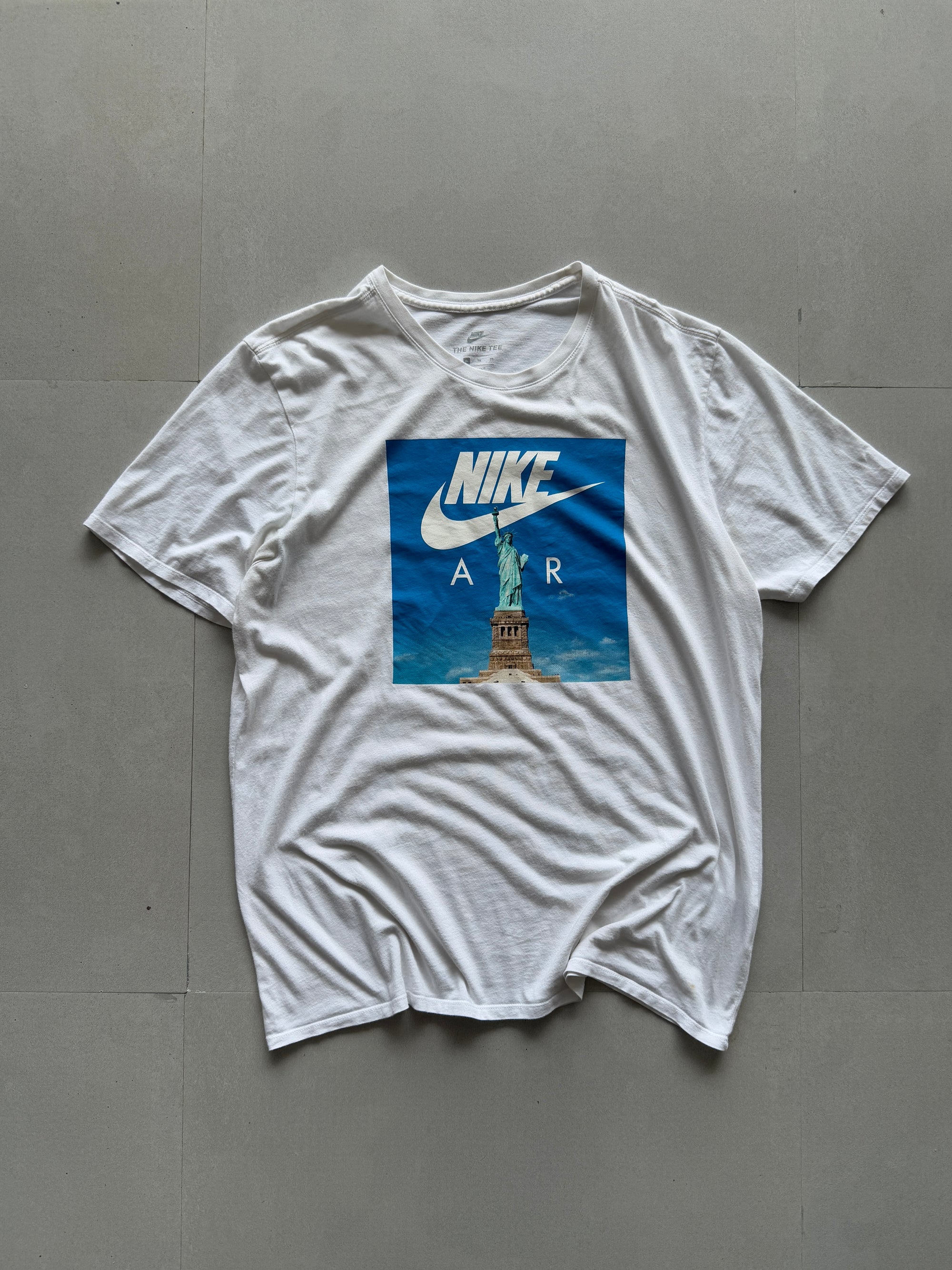 NIKE LOGO PRINTED TEE - L