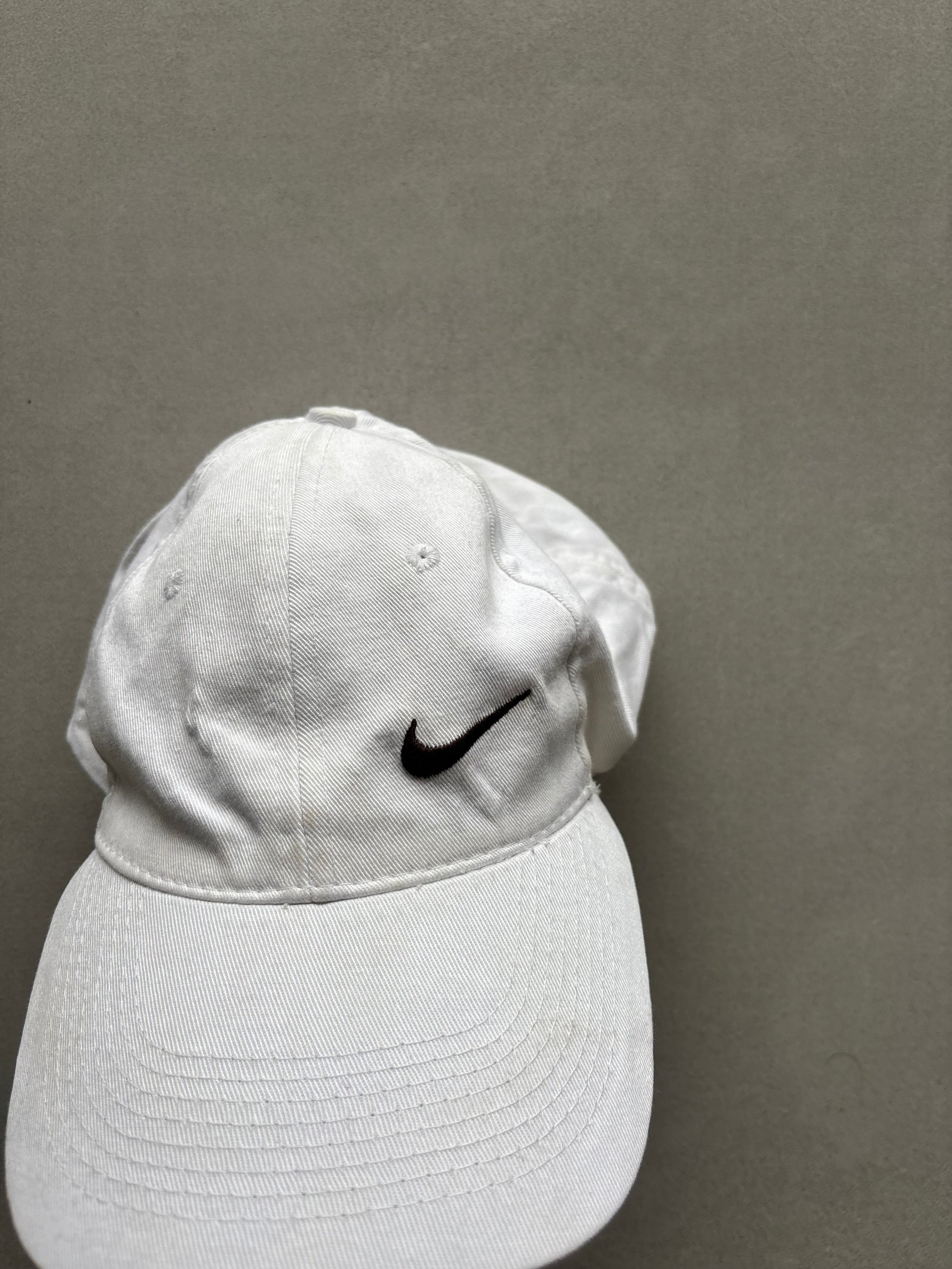 VINTAGE NIKE CAP