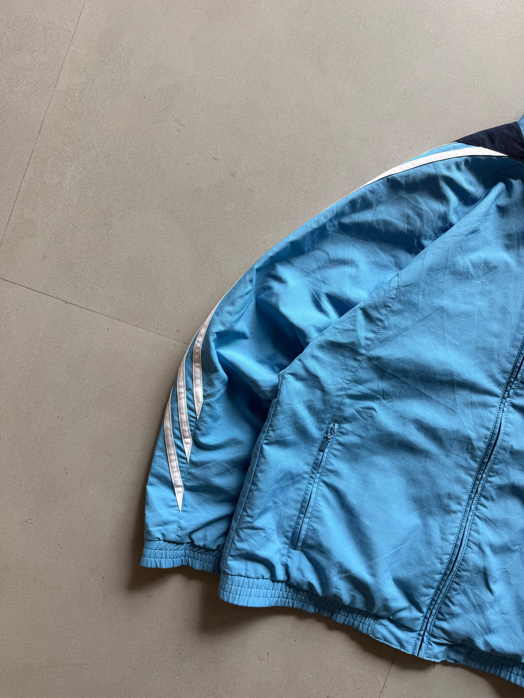 VINTAGE ADIDAS STRIPED JACKET - M