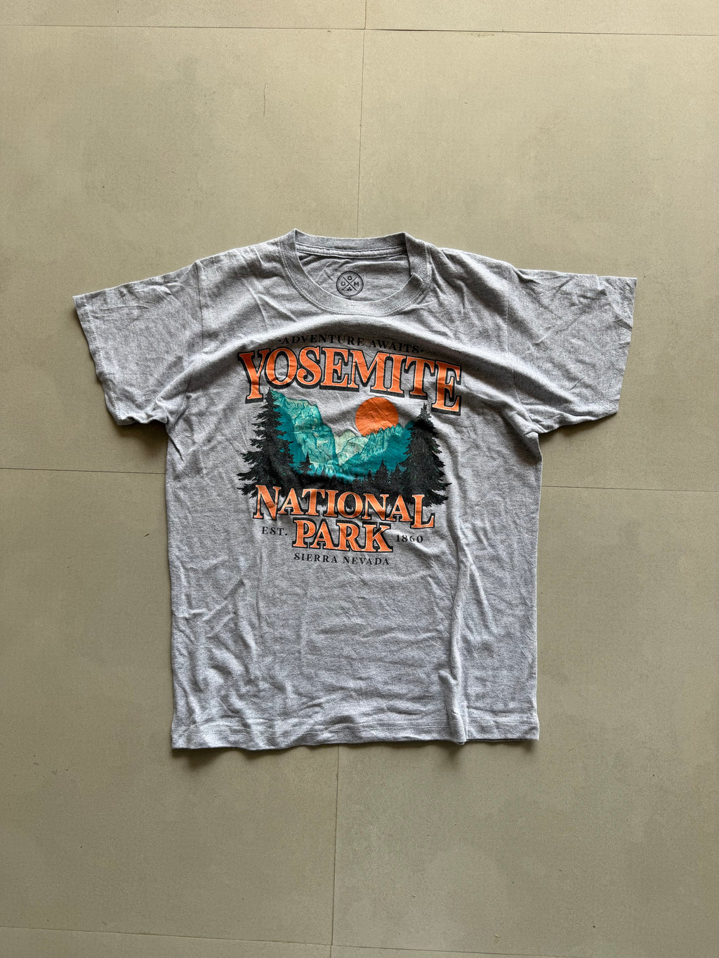 VINTAGE GRAPHIC TEE - M