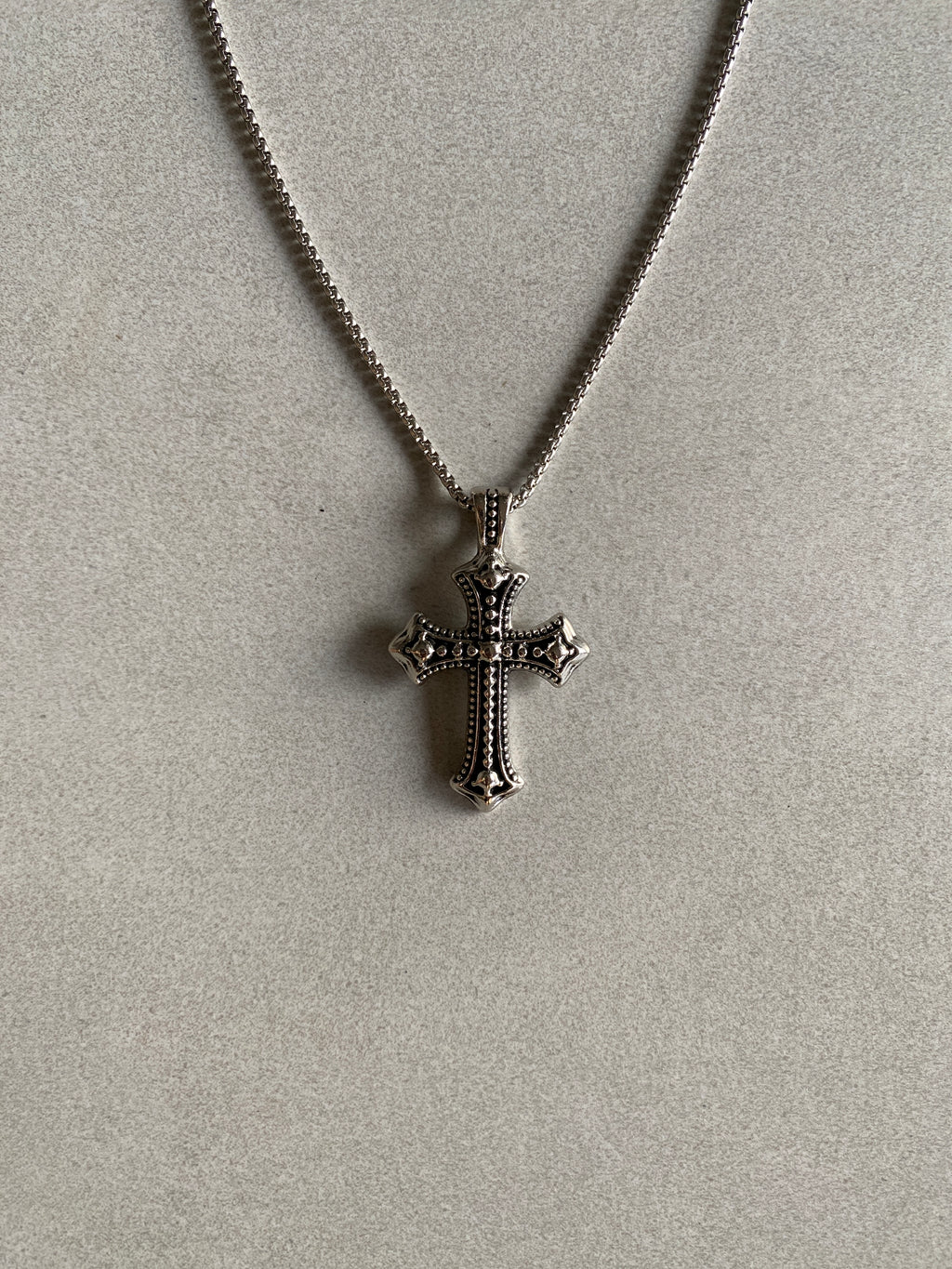 GOTHIC CROSS PENDANT CHAIN