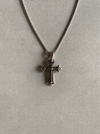 GOTHIC CROSS PENDANT CHAIN