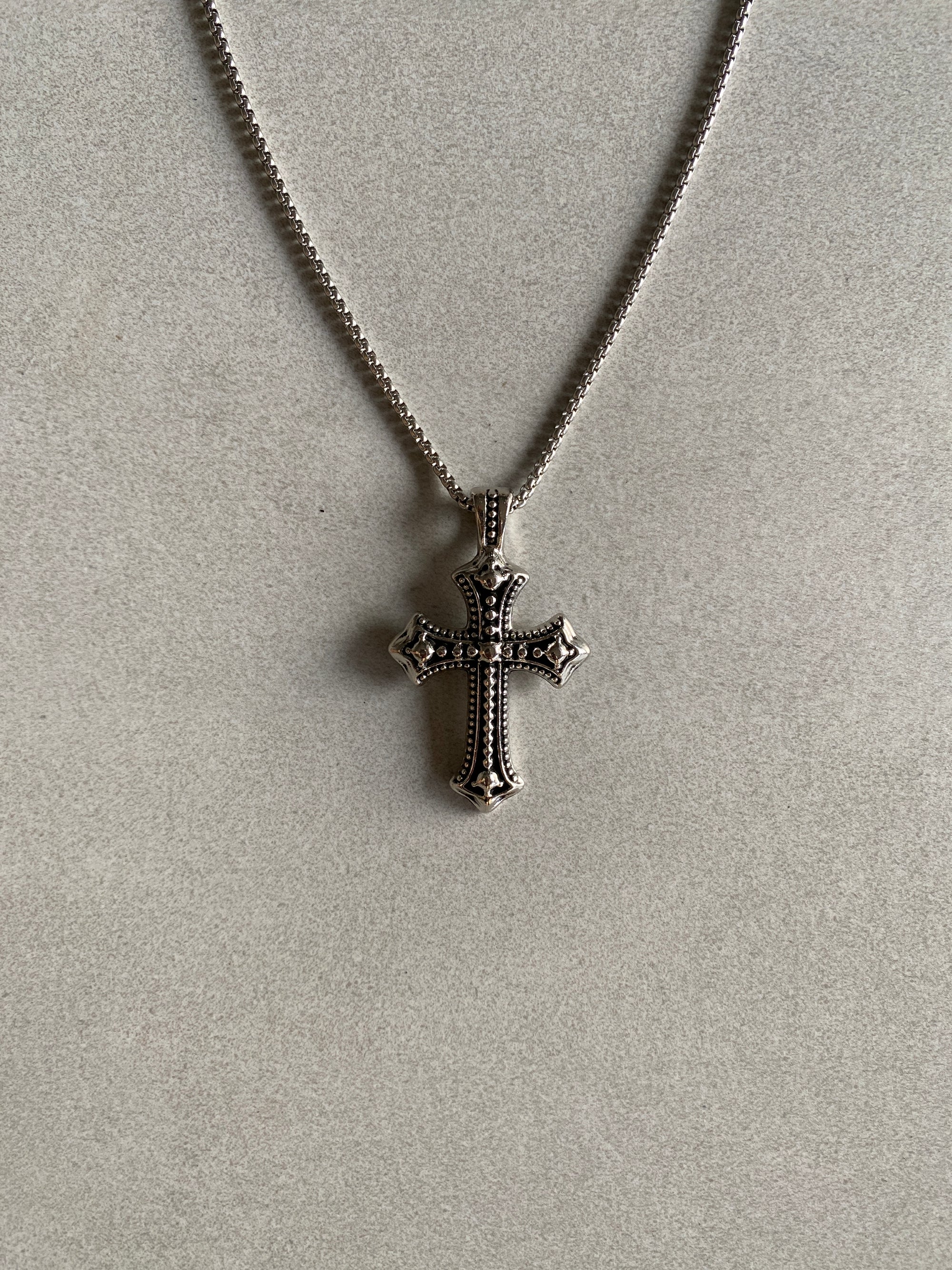 GOTHIC CROSS PENDANT CHAIN