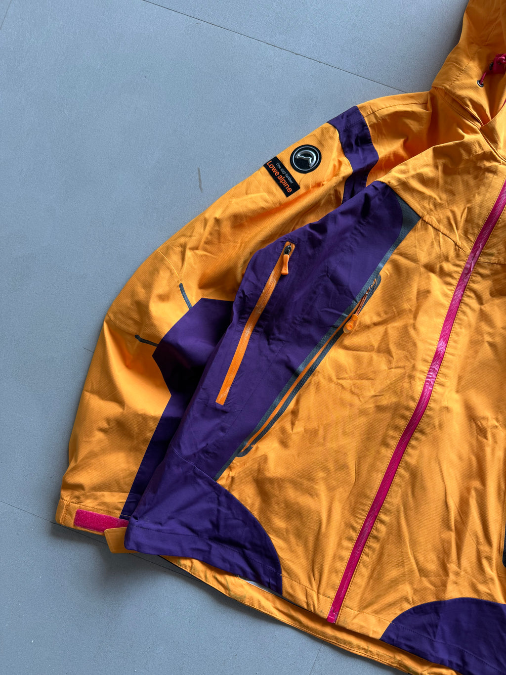 LOWE ALPINE TREKKING JACKET - S