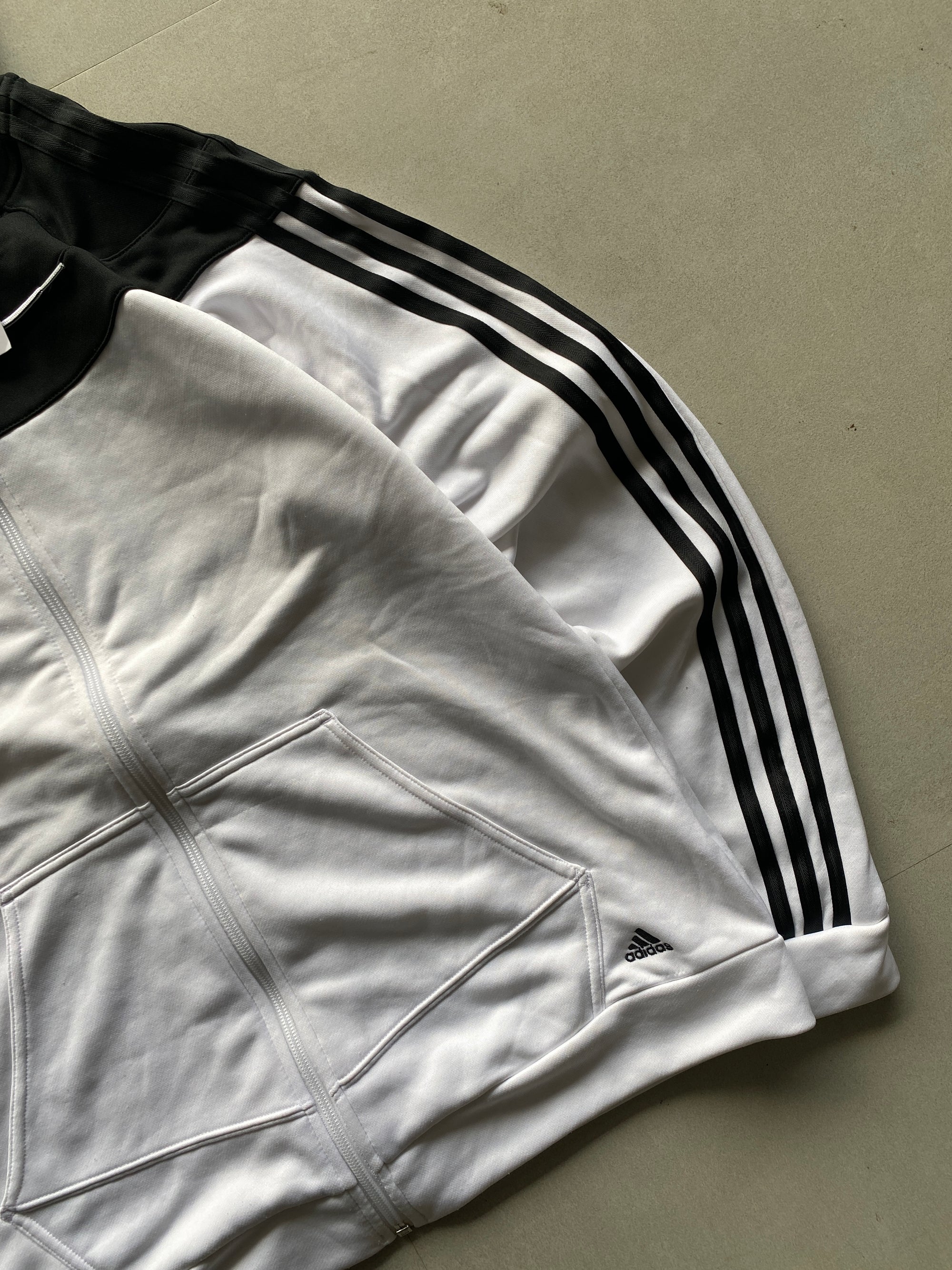 ADIDAS STRIPED JACKET - M