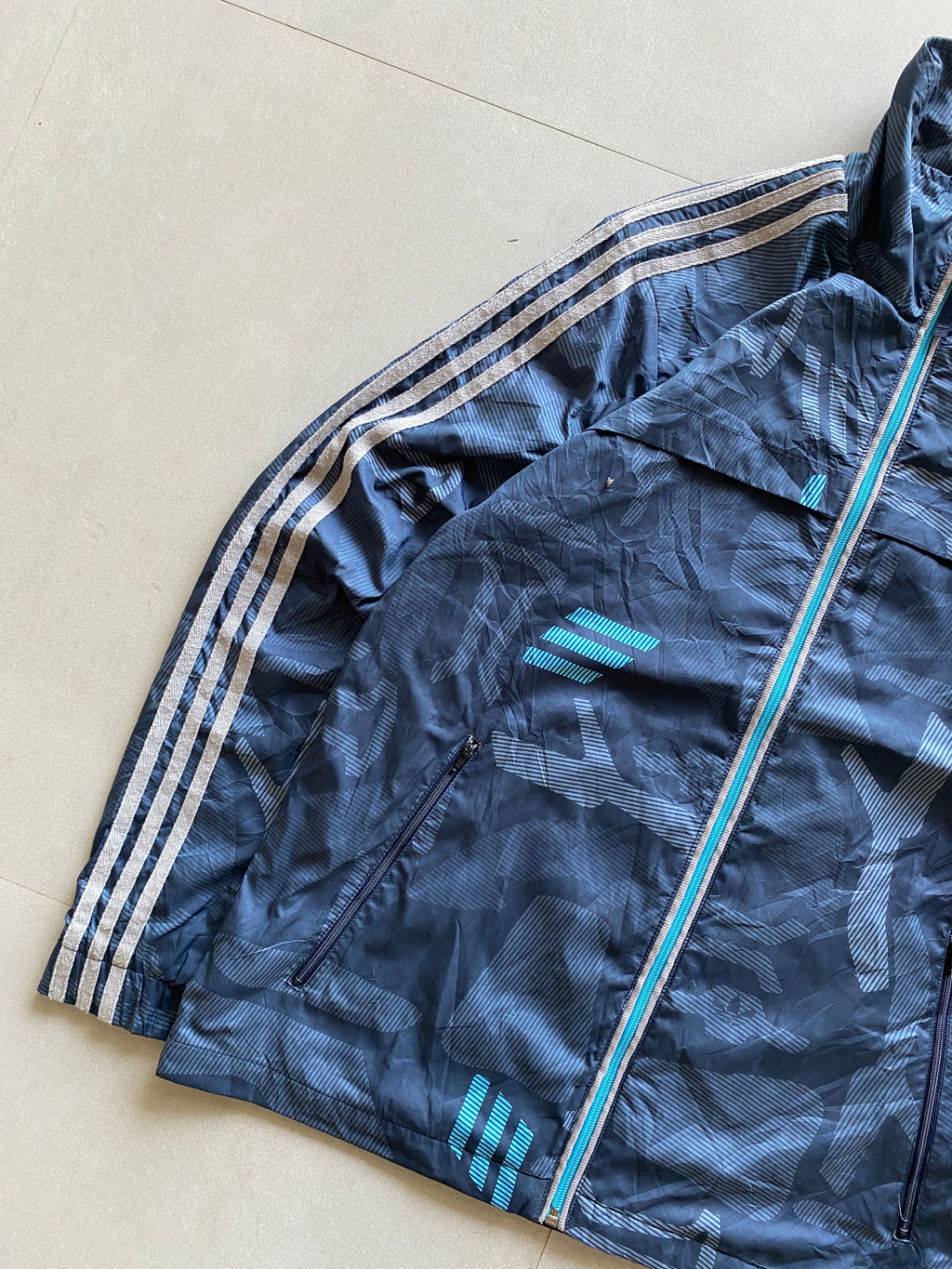 ADIDAS PRINTED STRIPED JACKET - M