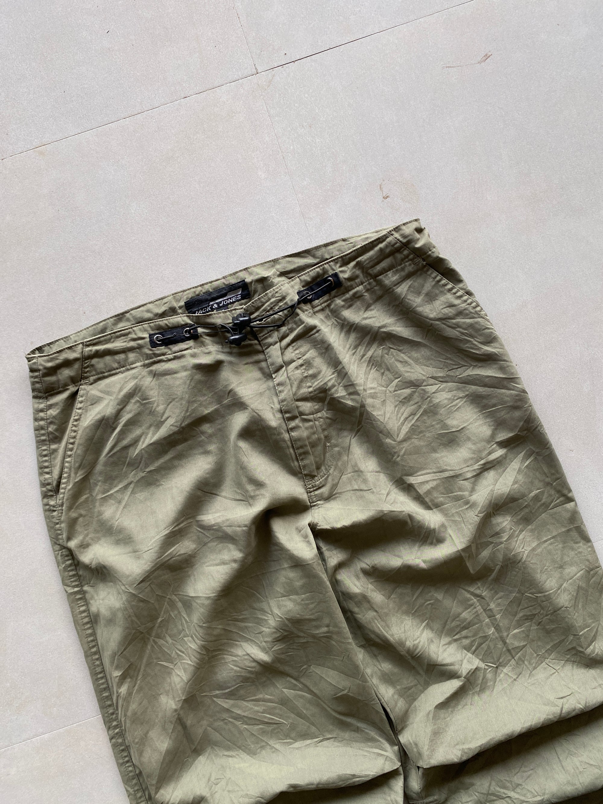 JACK AND JONES BAGGY PARACHUTE PANTS - XL