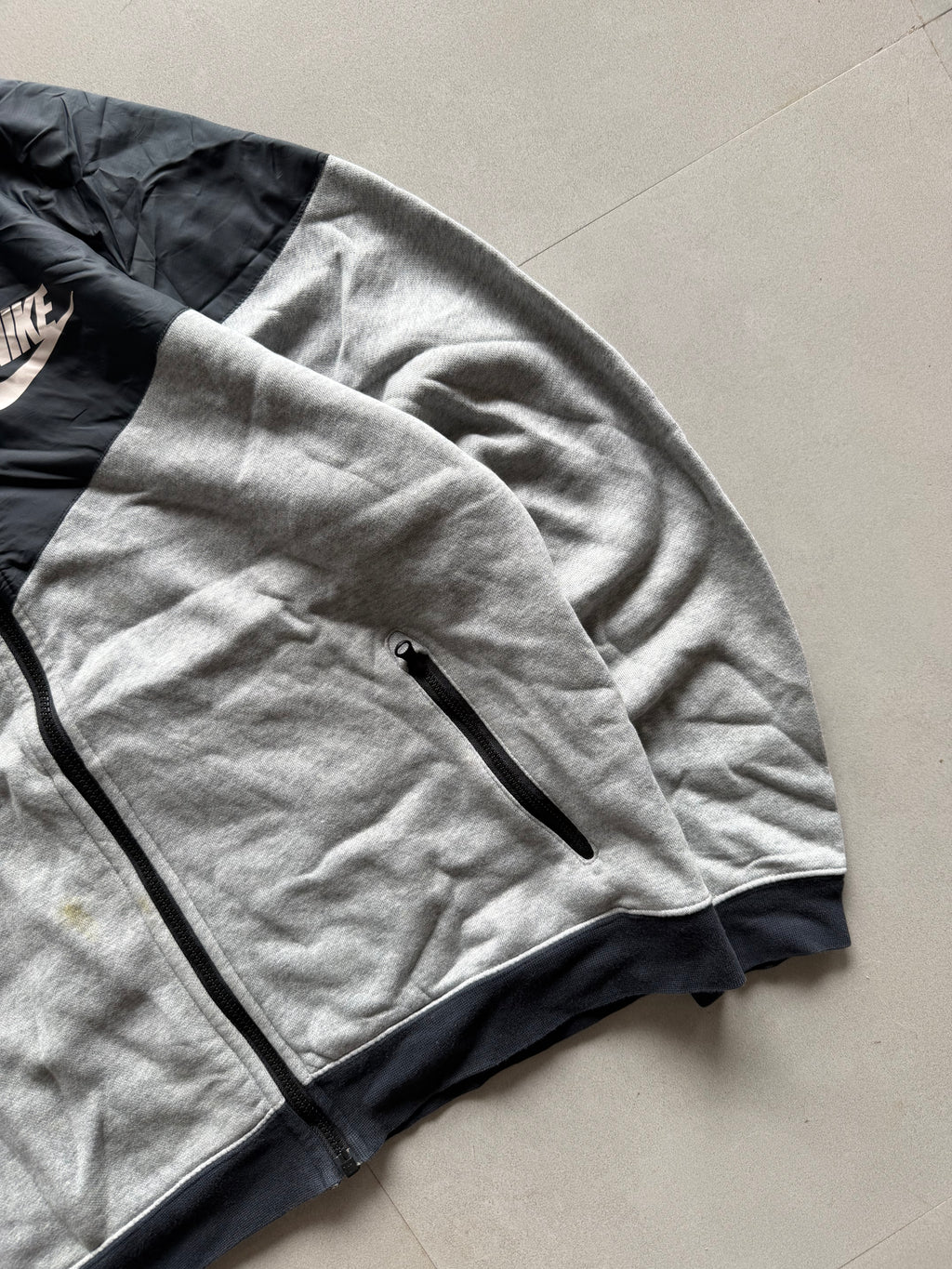 NIKE HOODED JACKET - M