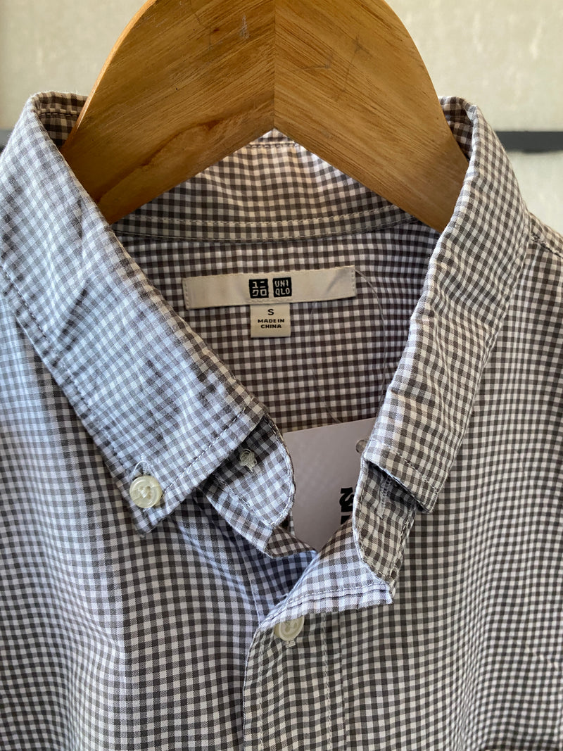 UNIQLO CHECKED SHIRT - M