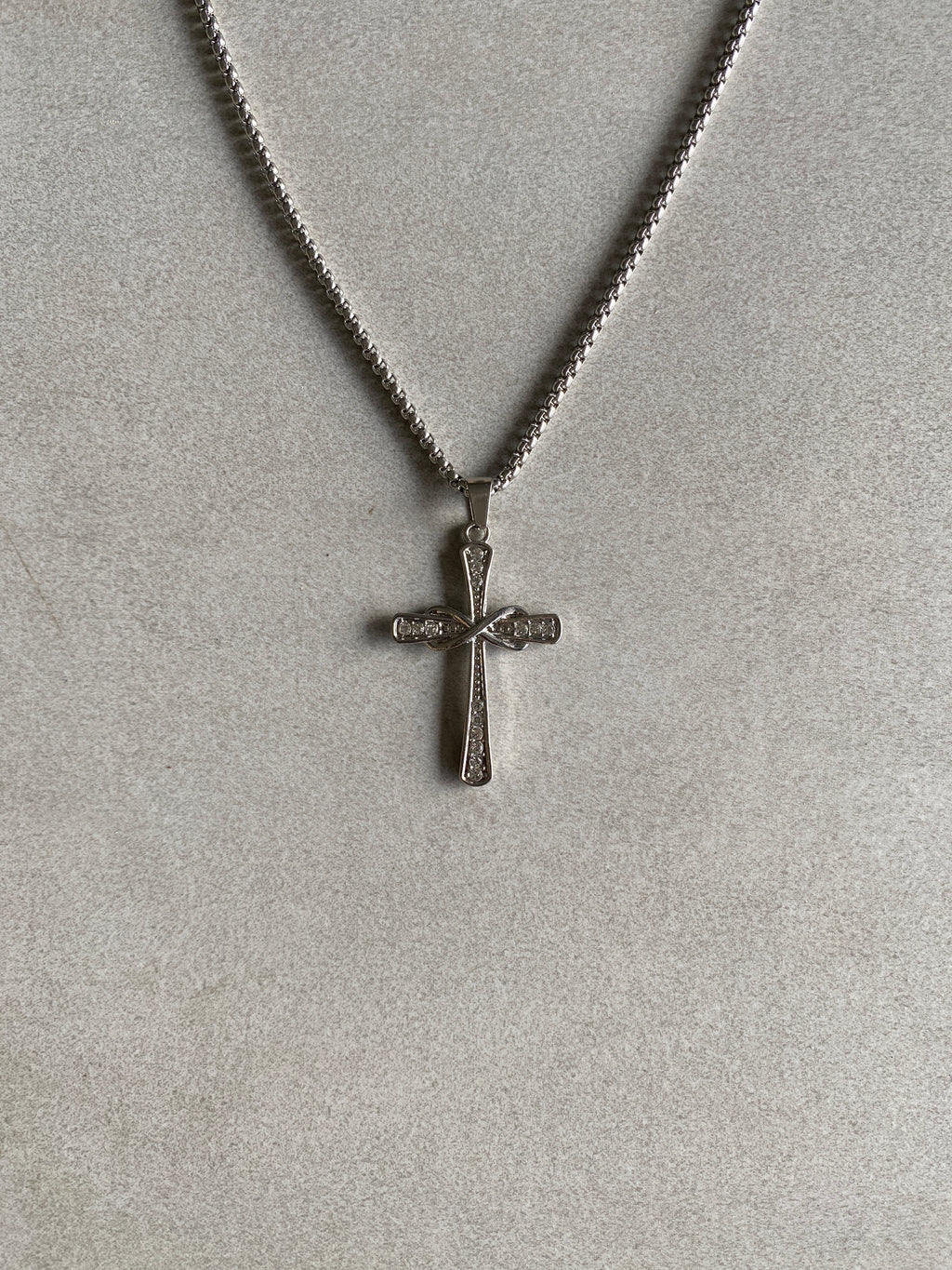 INFINITY CEOSS PENDANT CHAIN