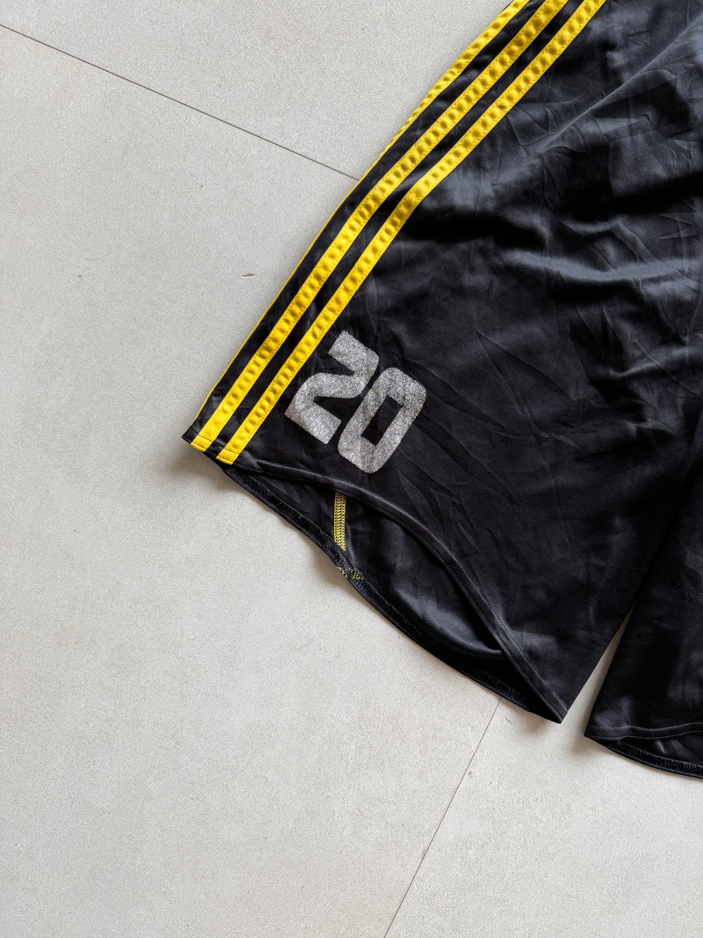 ADIDAS SHORTS - M