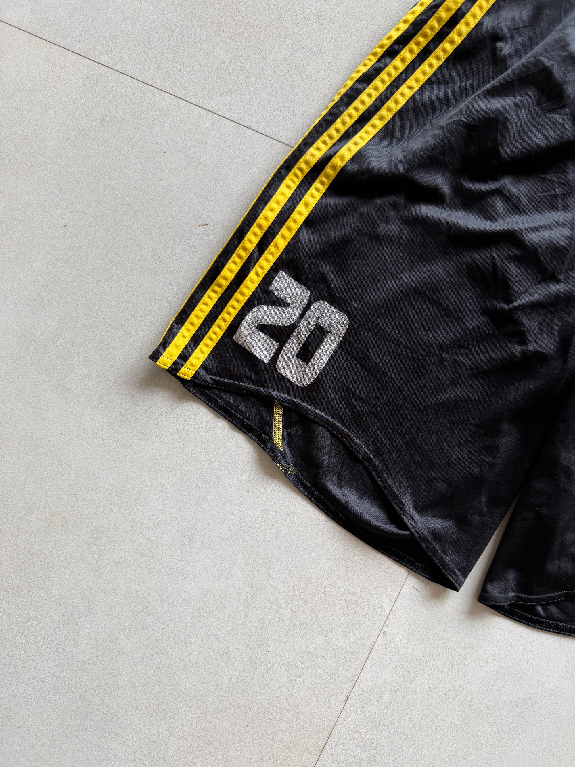 ADIDAS SHORTS - M