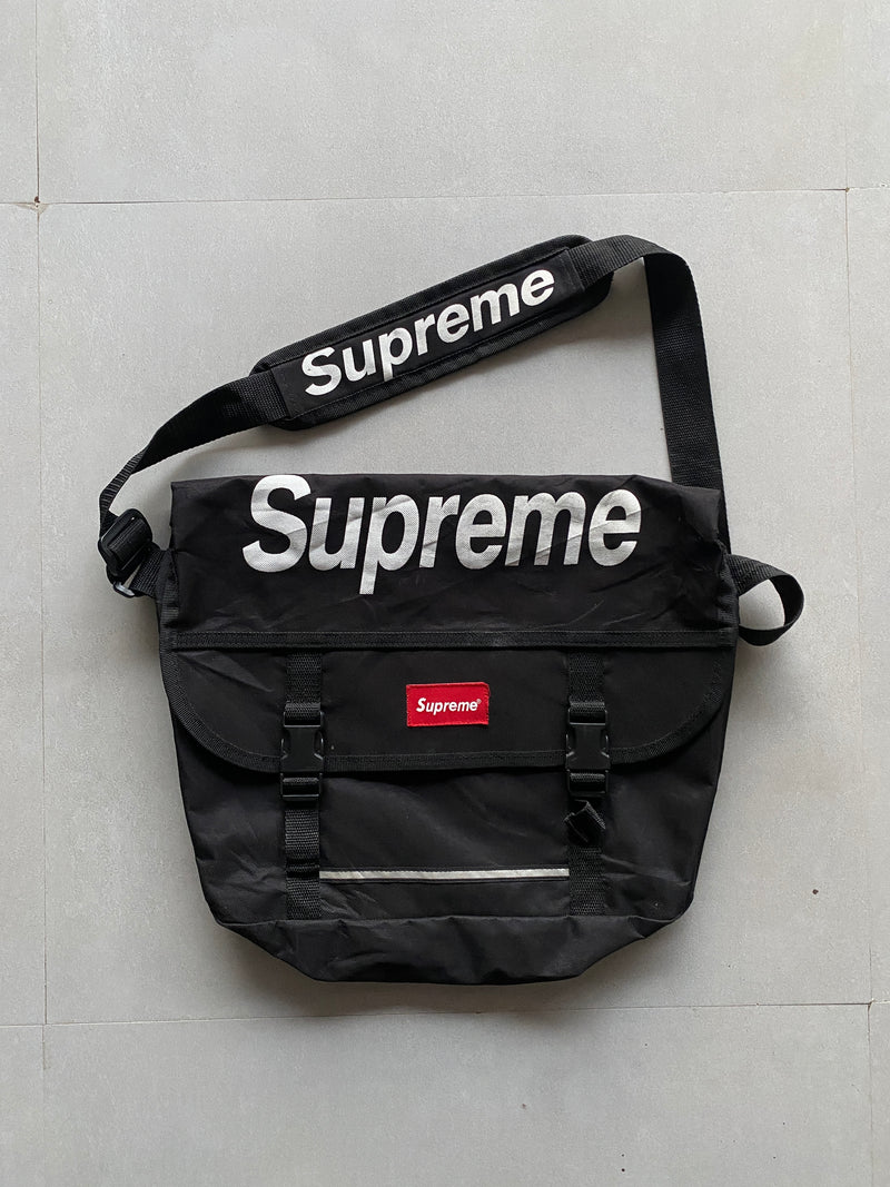 SUPREME SLING BAG