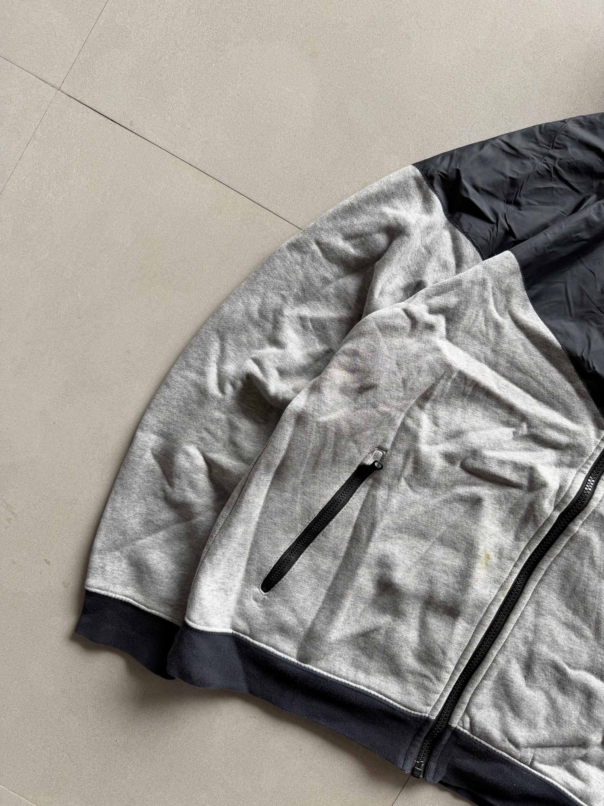 NIKE HOODED JACKET - M
