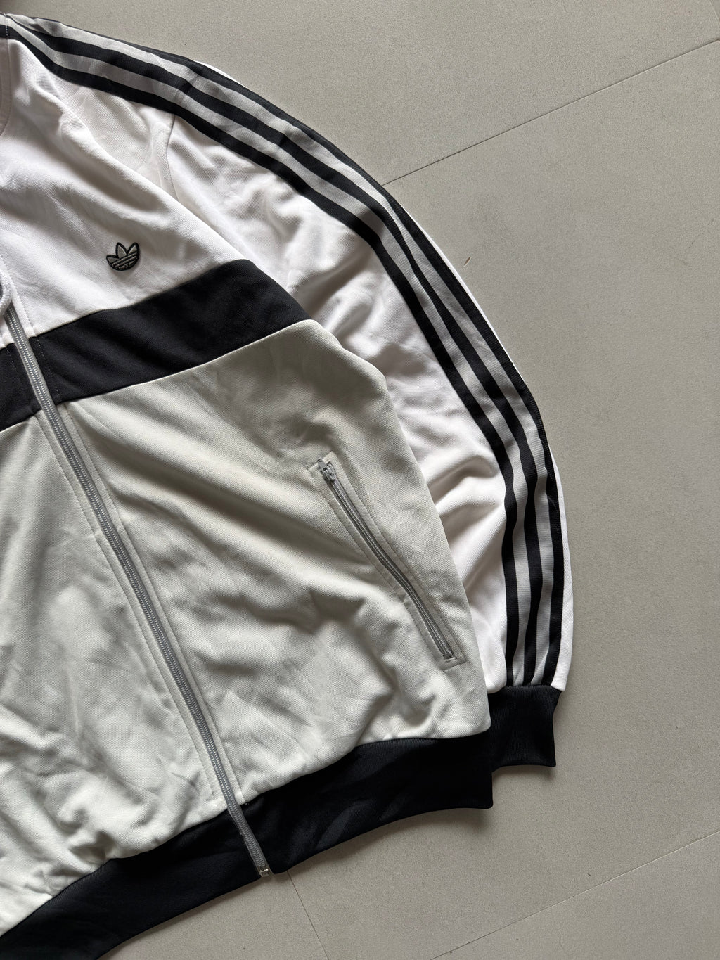 ADIDAS ORGINALS HOODED JACKET - M
