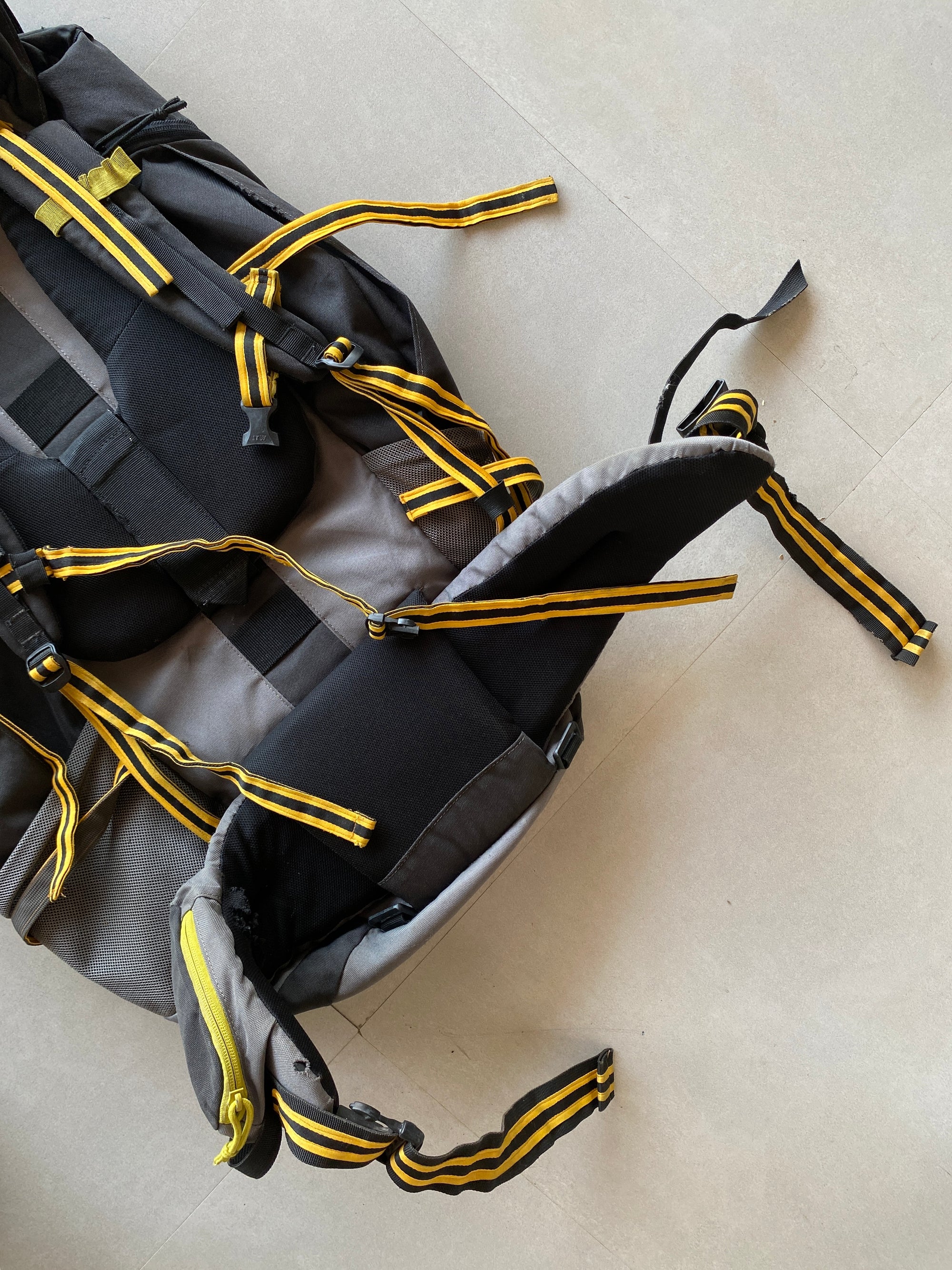 QUECHUA FORCLAZ 70 TRAVEL BAG