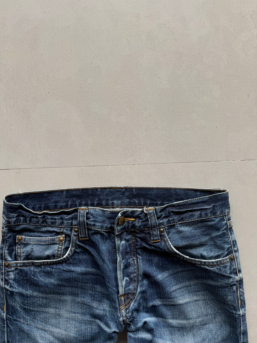 CARHARTT DISTRESSED DENIM - M