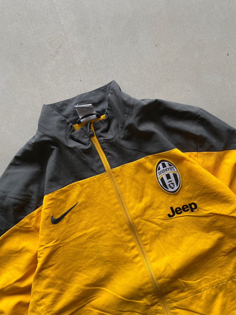 VINTAGE NIKE JUVENTUS JACKET - M