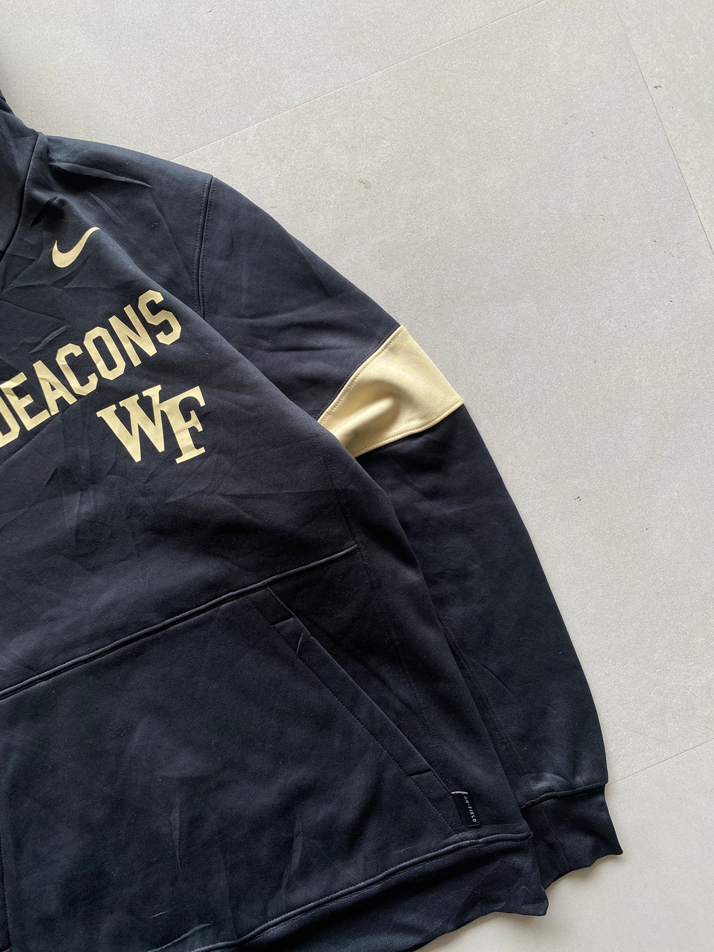 VINTAGE NIKE HOODIE - M