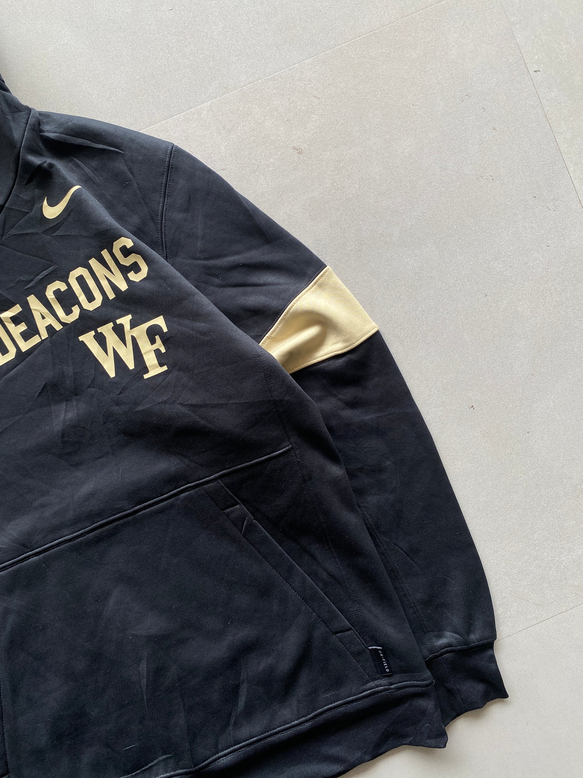 VINTAGE NIKE HOODIE - M