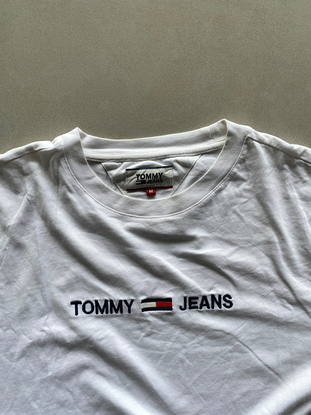 TOMMY JEANS TEE - S