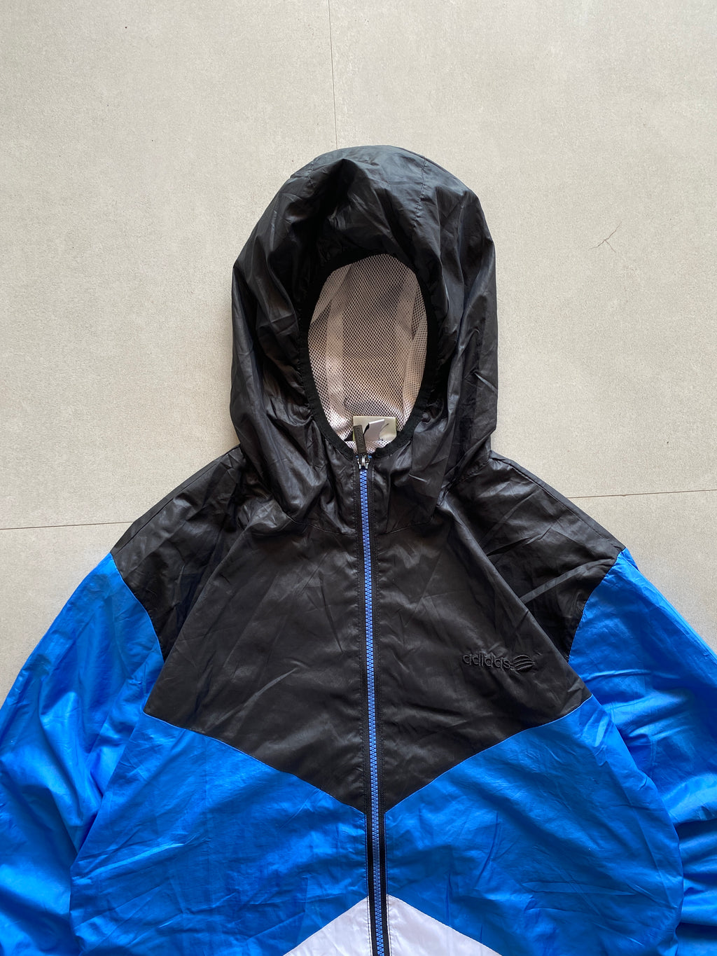 ADIDAS HOODED JACKET - L