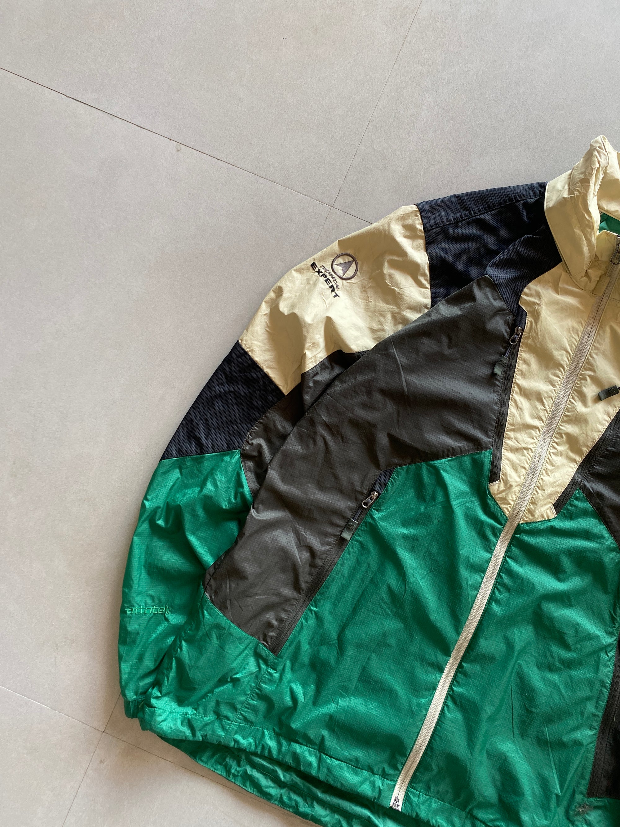 HIKING JACKET - L