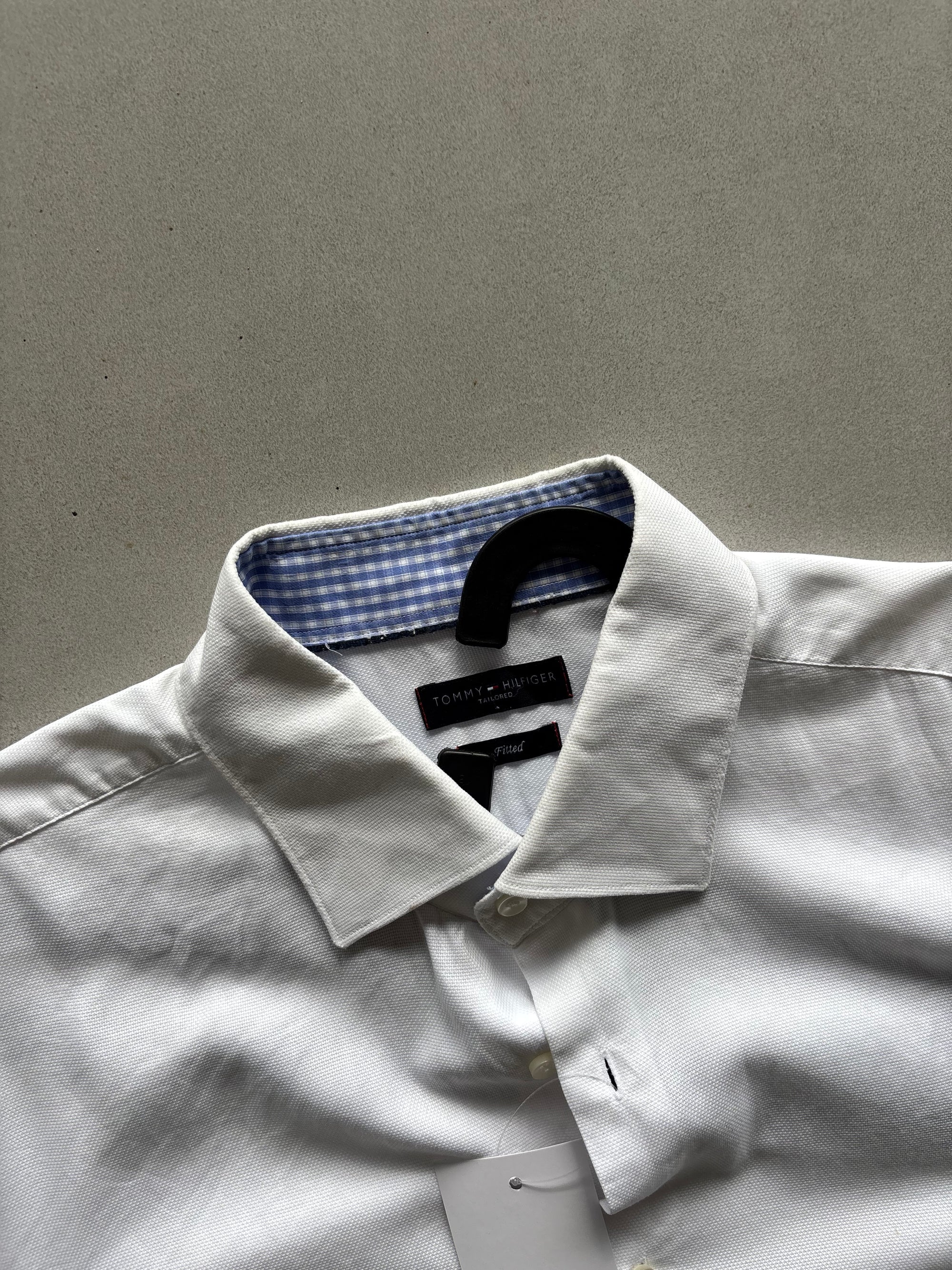 TOMMY HILFIGER WHITE FITTED SHIRT - L