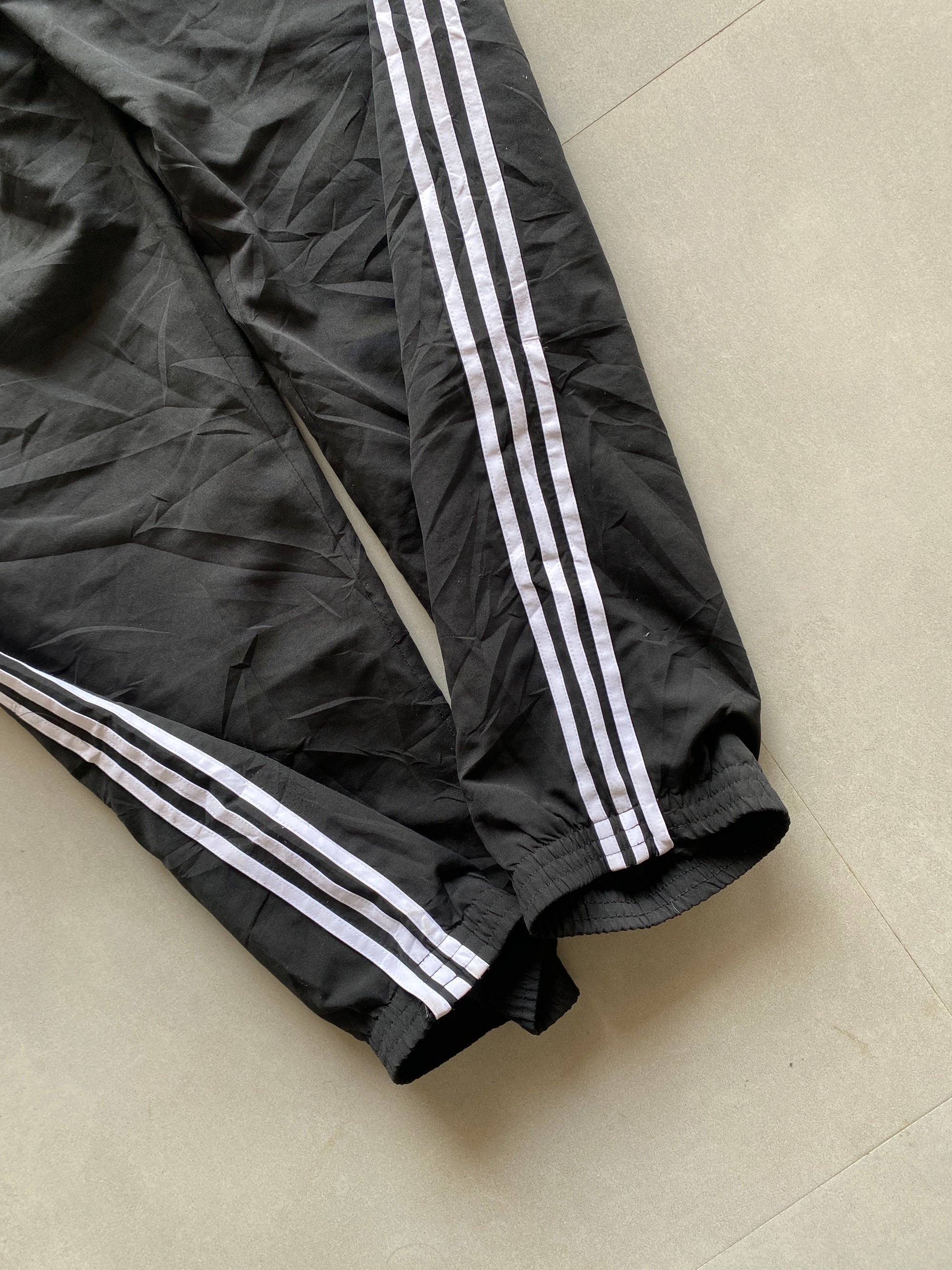 ADIDAS STRIPED TRACK PANT - M