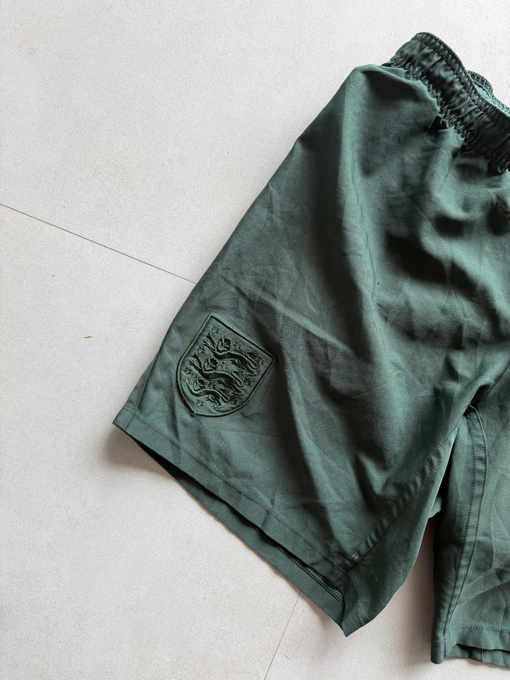 VINTAGE UMBRO ENGLAND SHORTS - M