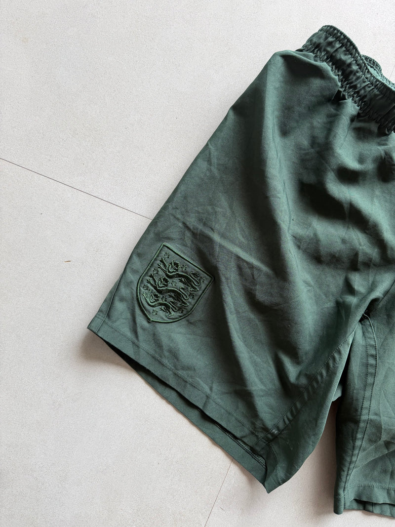 VINTAGE UMBRO ENGLAND SHORTS - M